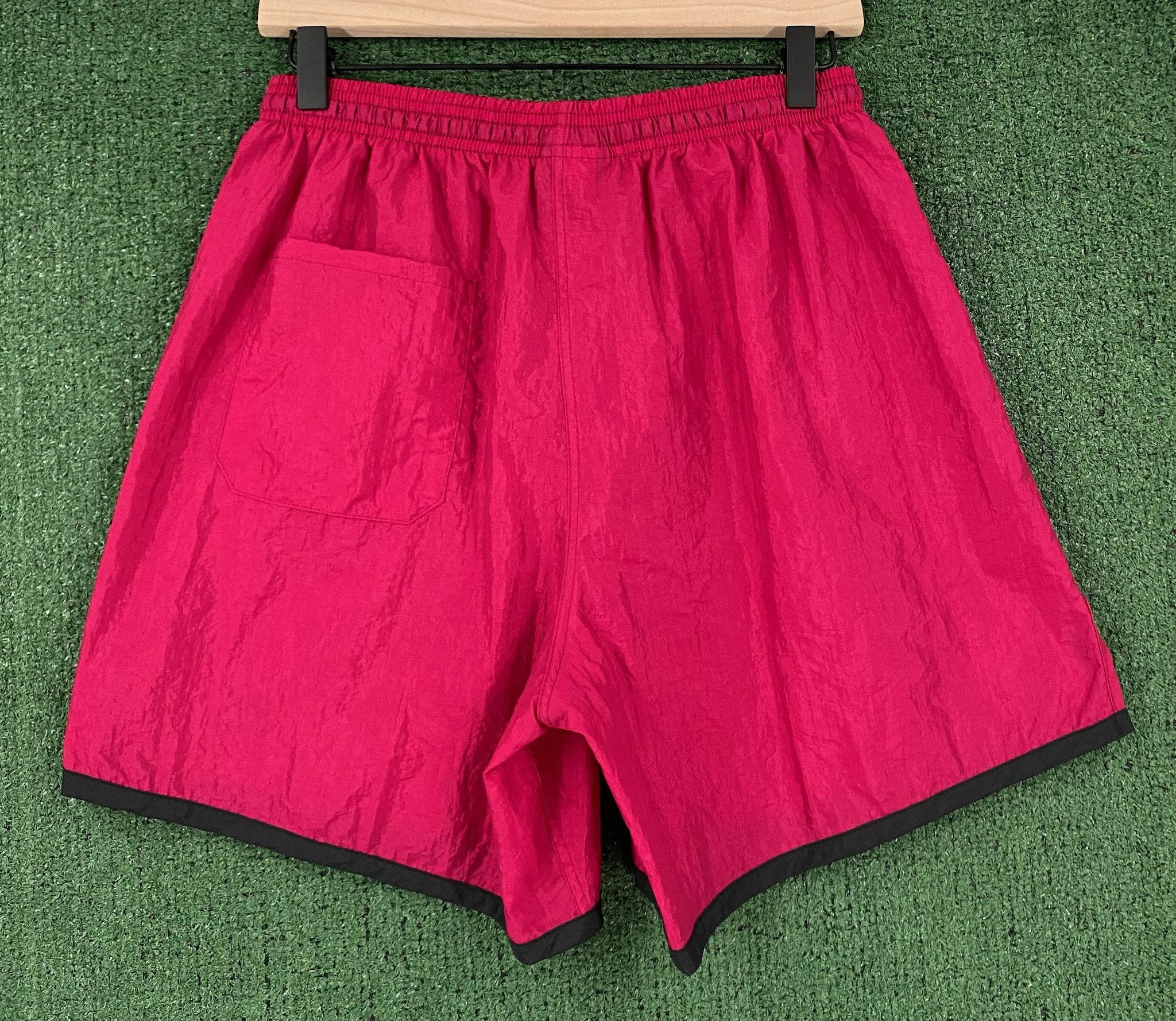 Umbro 90’s Umbro Embroidered Logo Fuscia Windbreaker Shorts Medium Size US 32 / EU 48 - 5 Thumbnail
