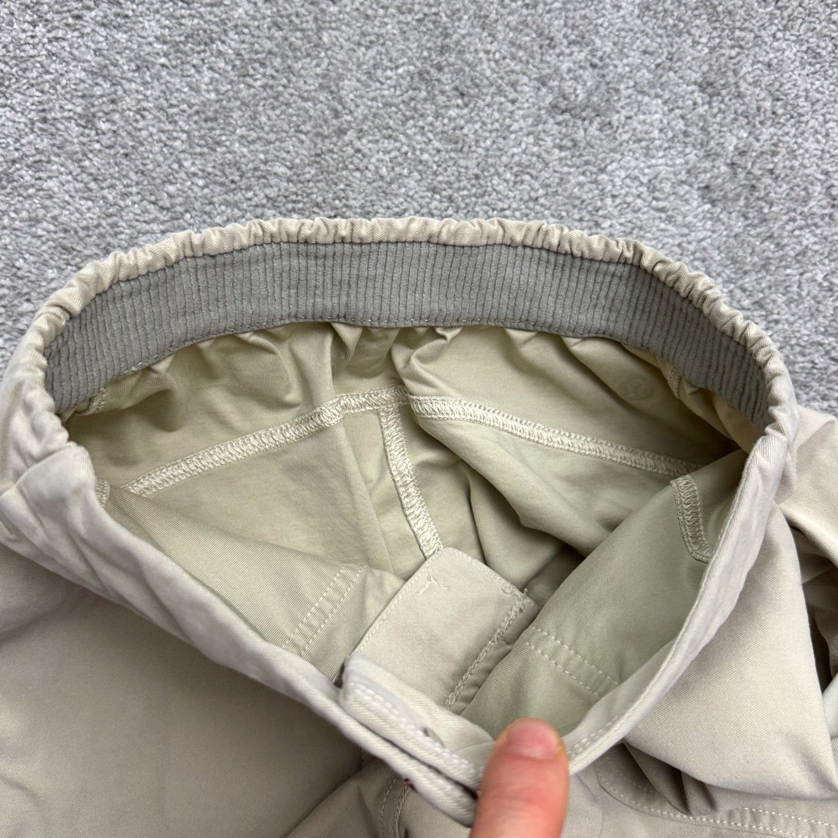 Lululemon Lululemon Lab Reykur Cargo Baggy Pants Womens 24 Tan Beige Elastic Waist Tapered Size 42" / US 20 - 4 Thumbnail