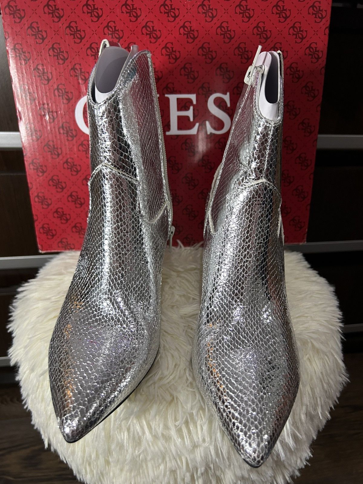Guess GUESS Ankle Boots (Silver Snake Print), size 39 Size US 9 / IT 39 - 17 Thumbnail