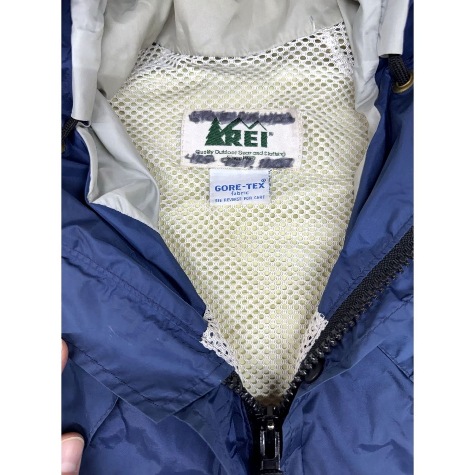 Vintage VINTAGE REI Thaw Gore-Tex Jacket Hooded Waterproof Outdoor Hiking 90s Women’s L Blue Full Zip Hooded Windbreaker Pockets Womens Size L / US 10 / IT 46 - 2 Thumbnail