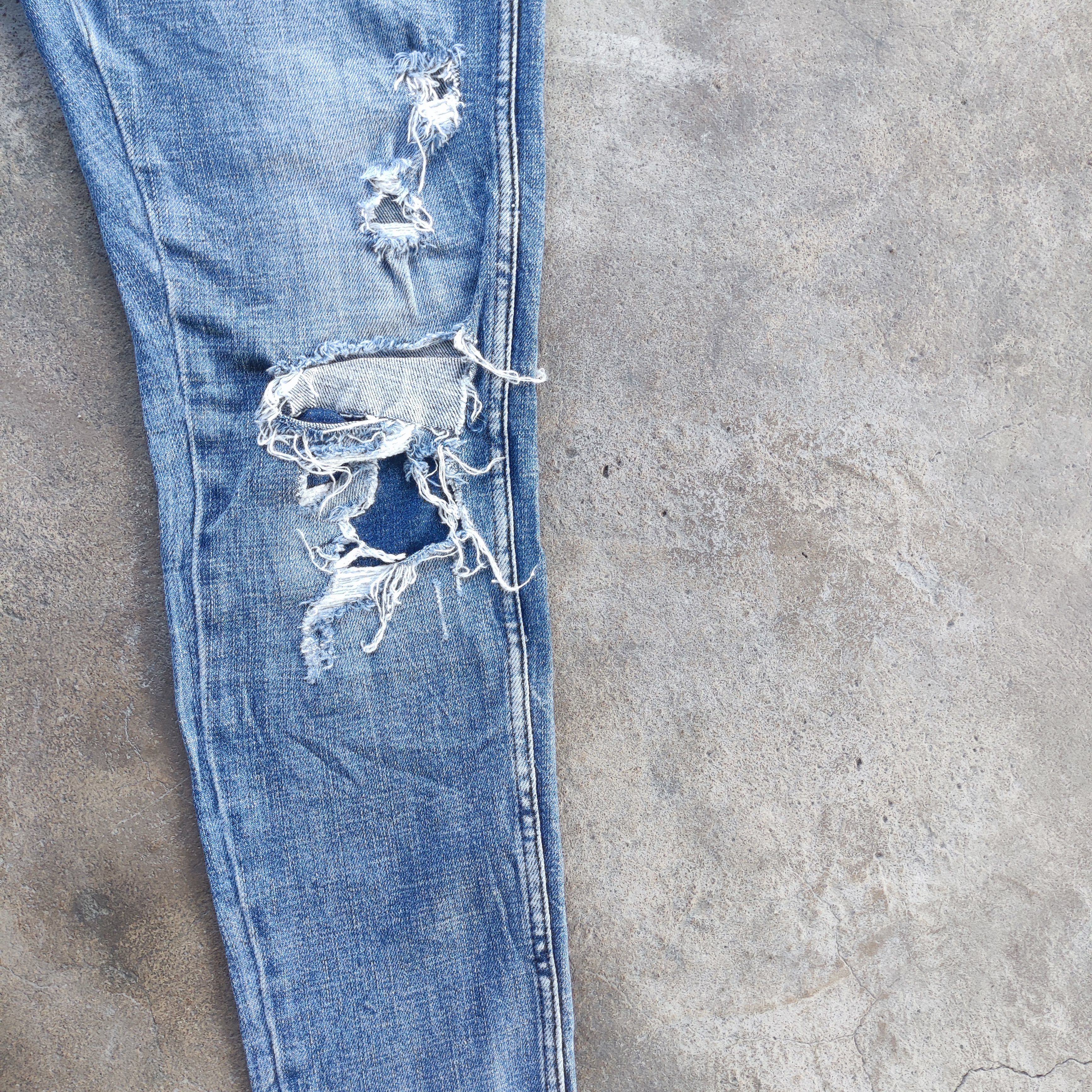 Japanese Brand Vintage Zara Brand Button Jeans Ripped Faded pants Size US 31 - 5 Thumbnail
