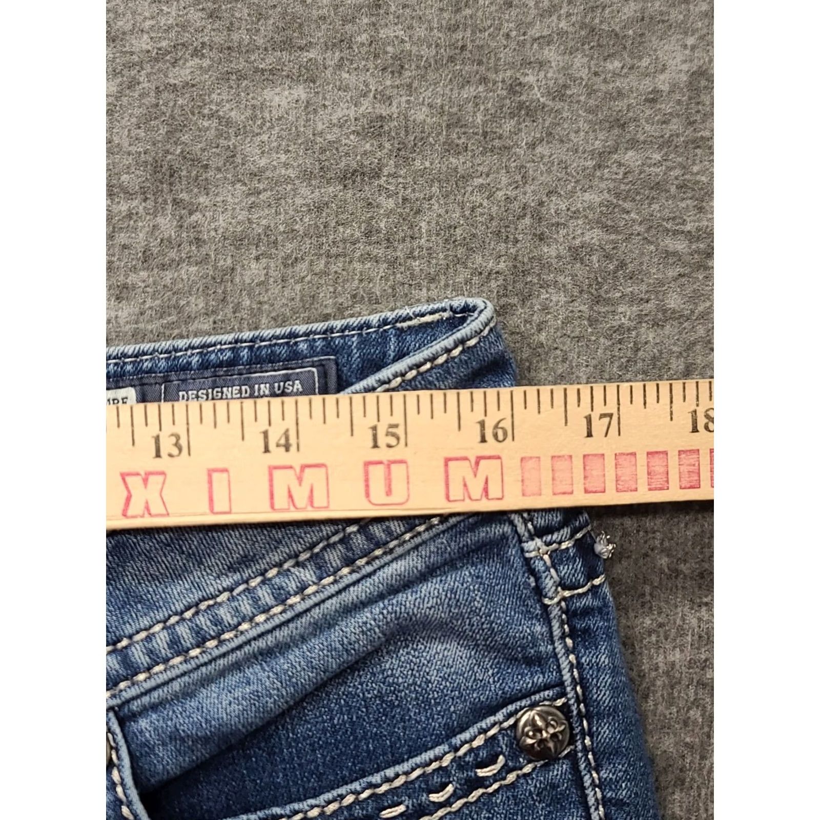 Miss Me Miss Me Capris Womens 31x21 Regular Fit Mid Rise Distressed Stretch Angel Wings Denim Capri Jeans Blue 5-Pocket Womens Shoes? Size ONE SIZE - 4 Thumbnail