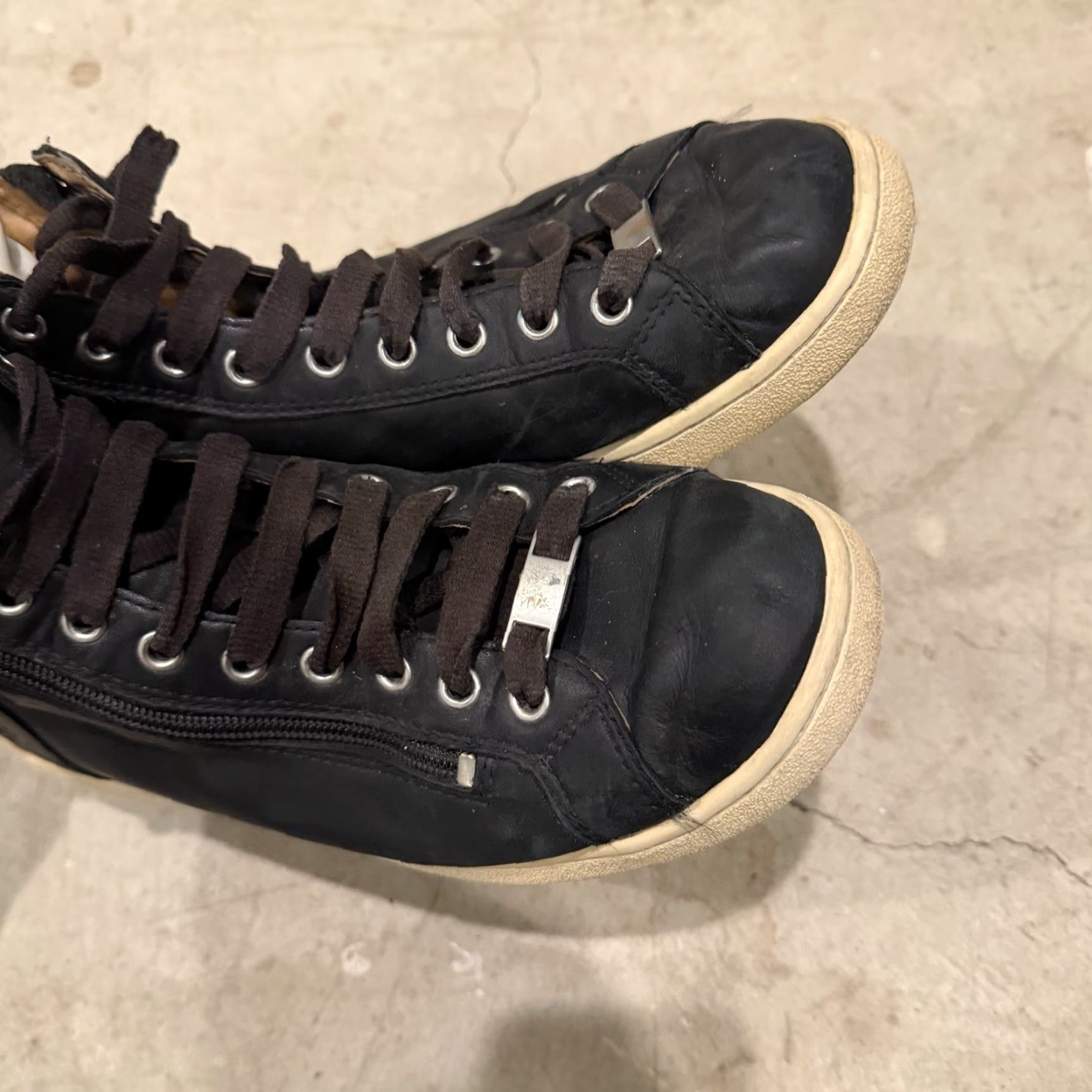 Ugg UGG Womens Sneaker High Top Leather Zip Lace Up Black Casual Comfort Shoes 10 US Womens Shoes Zipper Logo Athletic Walking Size M / US 6-8 / IT 42-44 - 4 Thumbnail