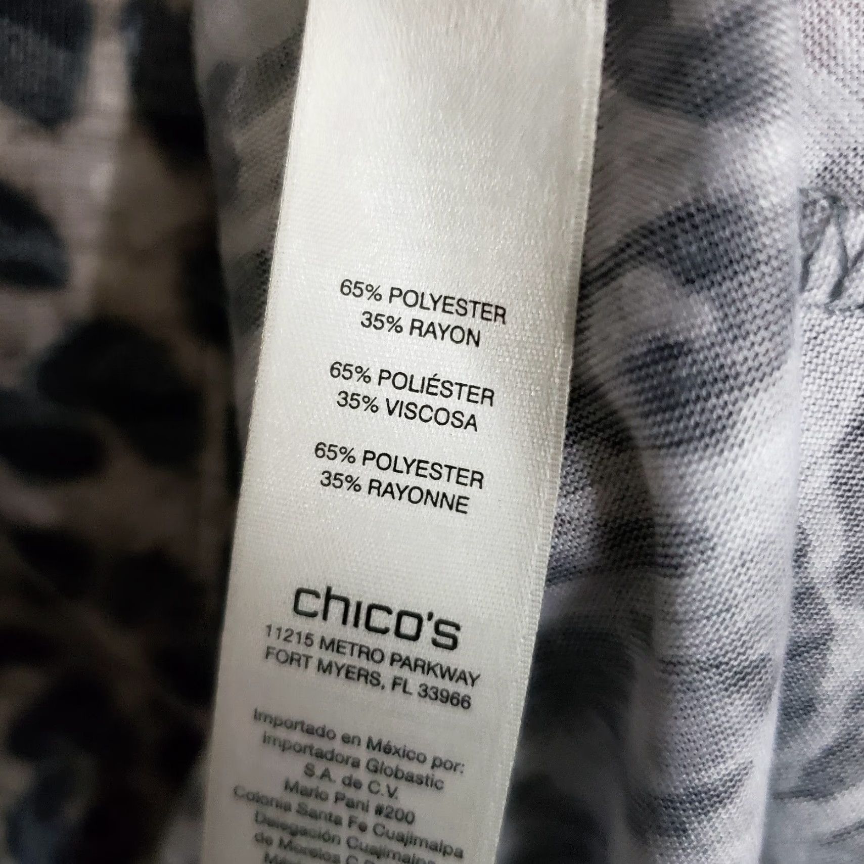Vintage Chico's Womens Tunic Top Sz Small Black Gray Animal Print Semi Sheer Short Sleeve Blouse V-Neck Pullover Size S / US 4 / IT 40 - 5 Thumbnail