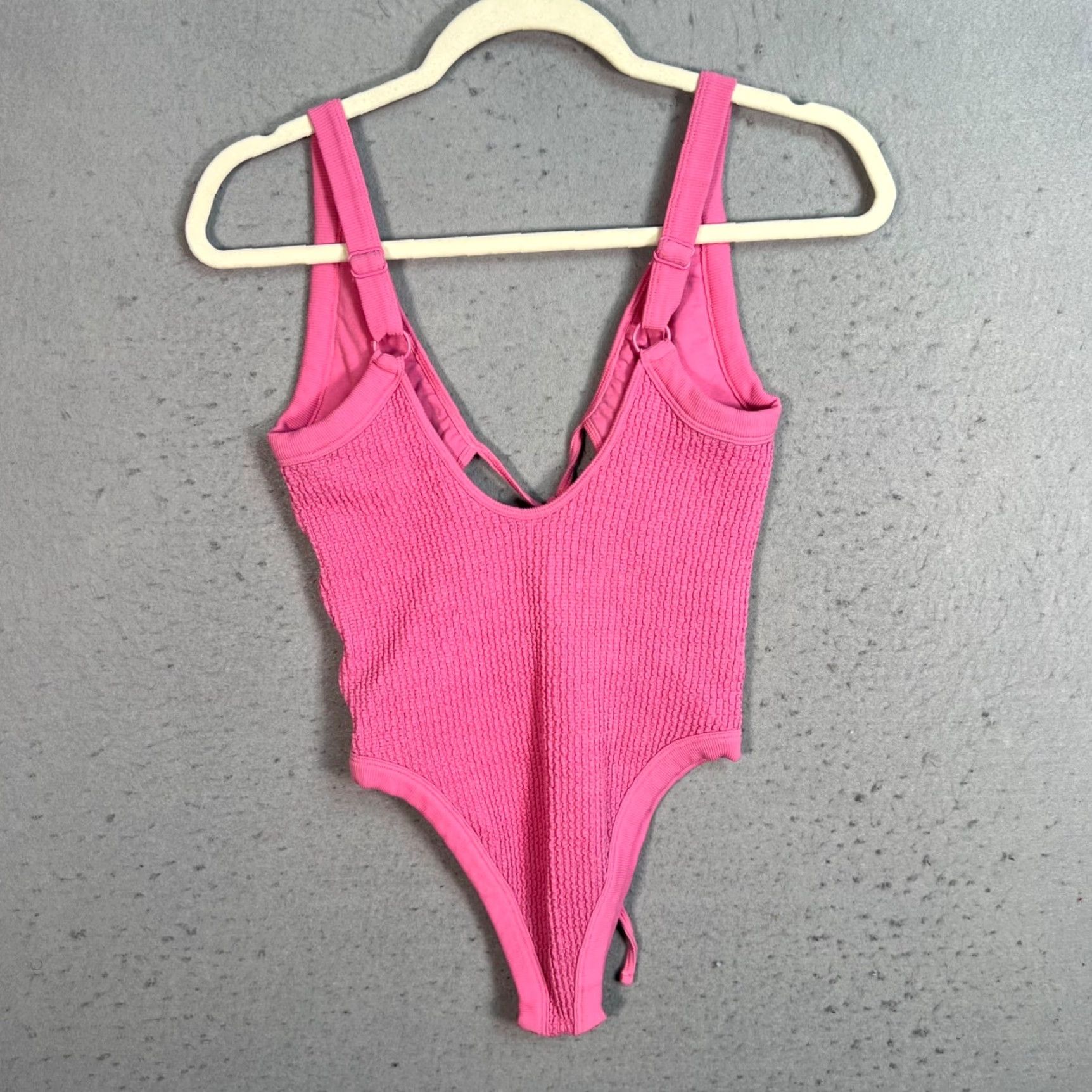 Vintage VINTAGE Out From Under Womens Swimsuit One-Piece M/L Pink Textured Fabric Beachwear Size ONE SIZE - 2 Thumbnail