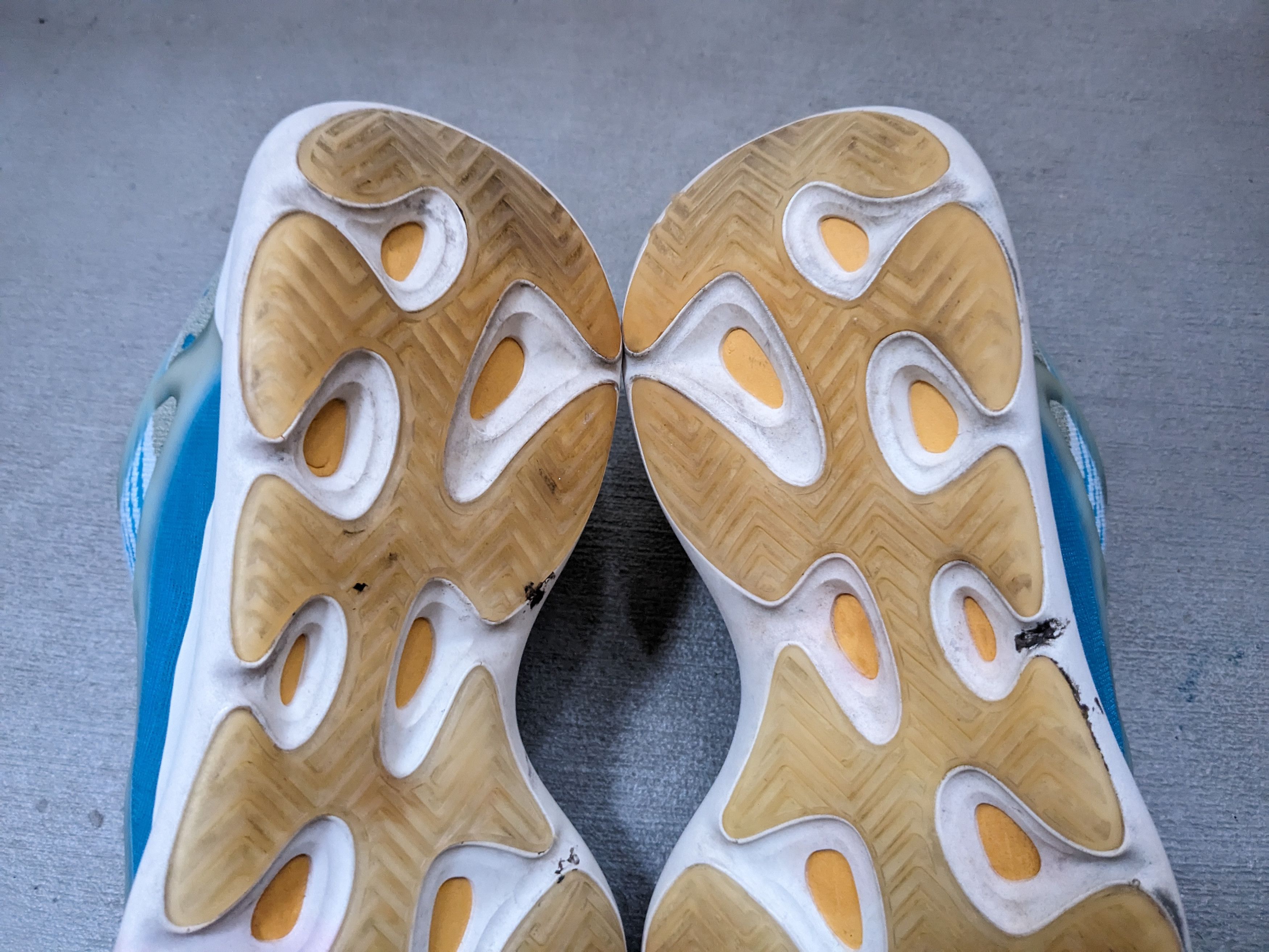 Adidas × Kanye West Adidas Yeezy 700 V3 Arzareth Blue Size 12 White G54850 Size US 12 / EU 45 - 16 Thumbnail