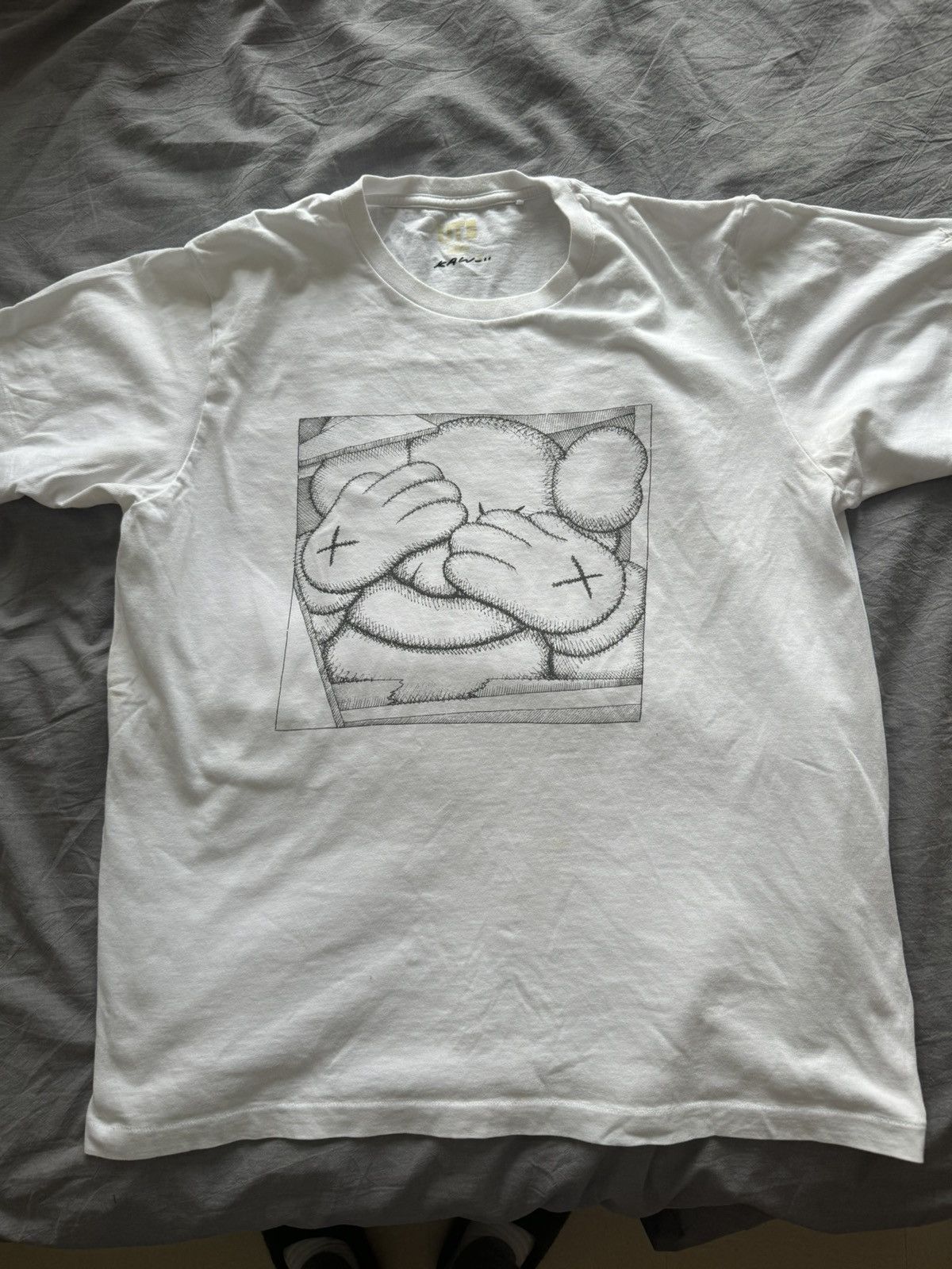 Kaws × Uniqlo Kaws Uniqlo Chum Vintage Tee Size US XL / EU 56 / 4 - 1 Thumbnail