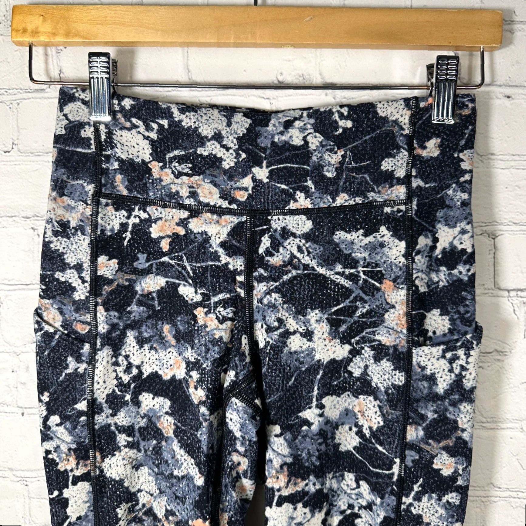 Lululemon Lululemon Speed Up Crop 21 Leggings Women's Size 4 Vaporous Adobe Multi Floral Zip Pocket Pockets Quick-Dry Moisture Wicking Mid Rise 21 Inseam Size 27" / US 4 / IT 40 - 2 Thumbnail