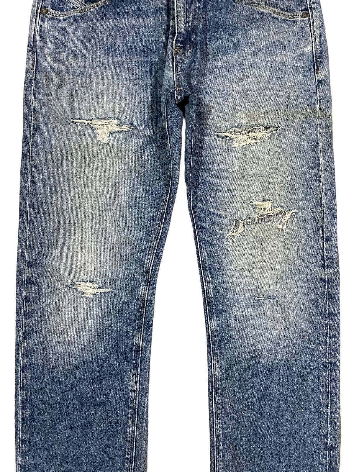 Levi's Vintage Levi’s Blue Wash Straight Loose Cut Distressed Jeans Size US 32 / EU 48 - 3 Thumbnail