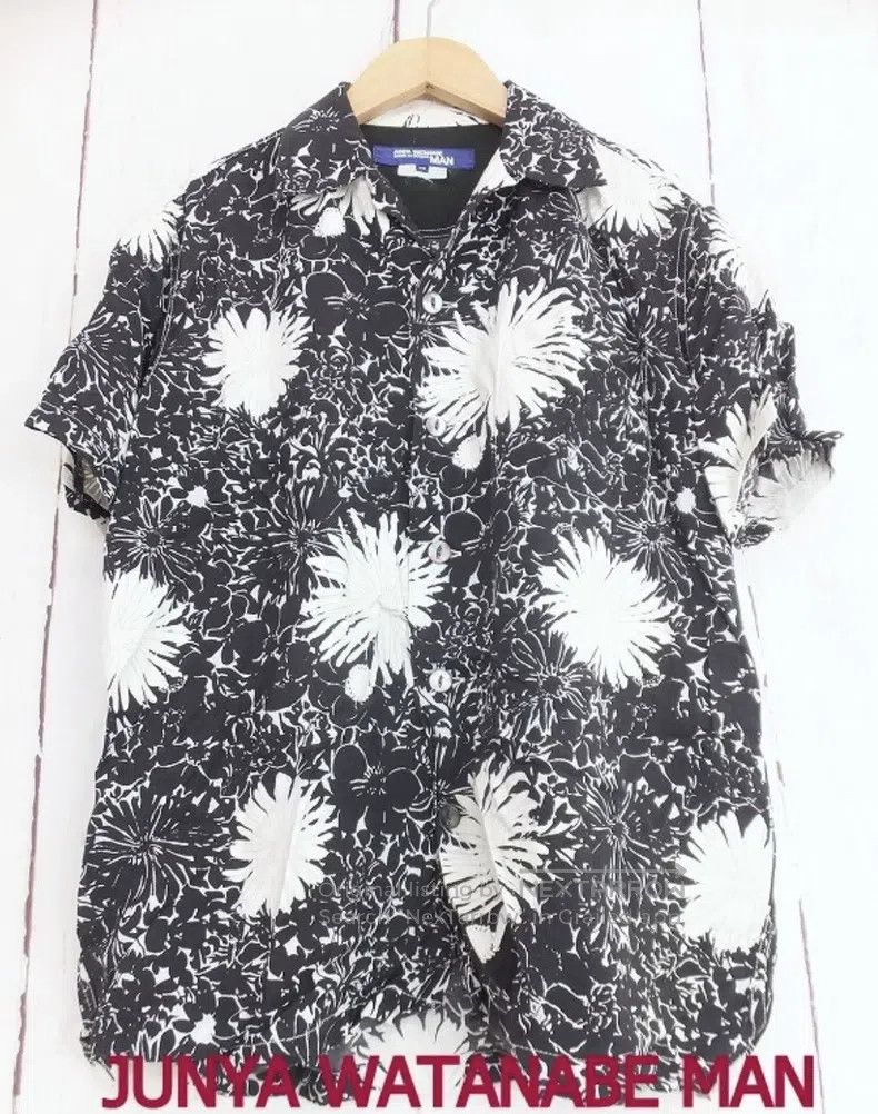 Comme des Garcons Comme Des Garcons Black and White Floral Short Sleeve Shir Size XS / US 0-2 / IT 36-38 - 1 Thumbnail