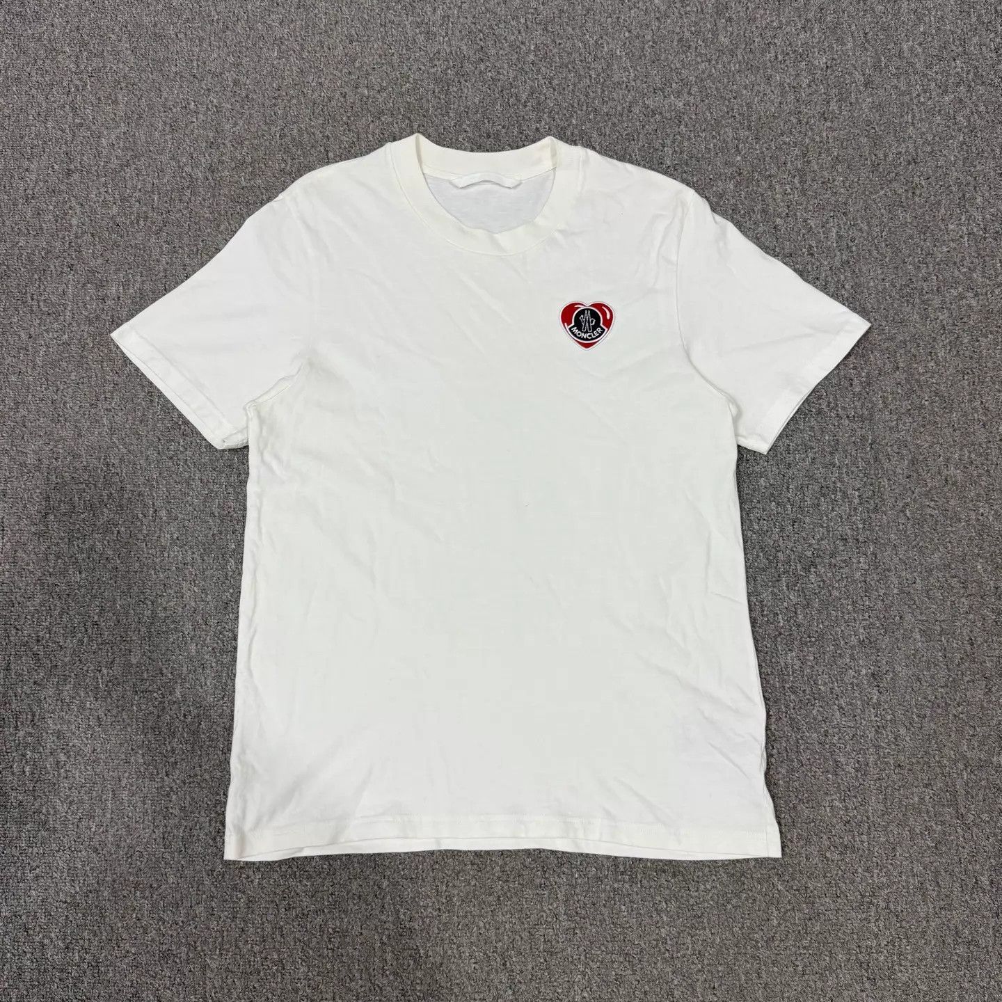 Moncler Moncler white heart logo short sleeve tee M mint Size M / US 6-8 / IT 42-44 - 1 Thumbnail