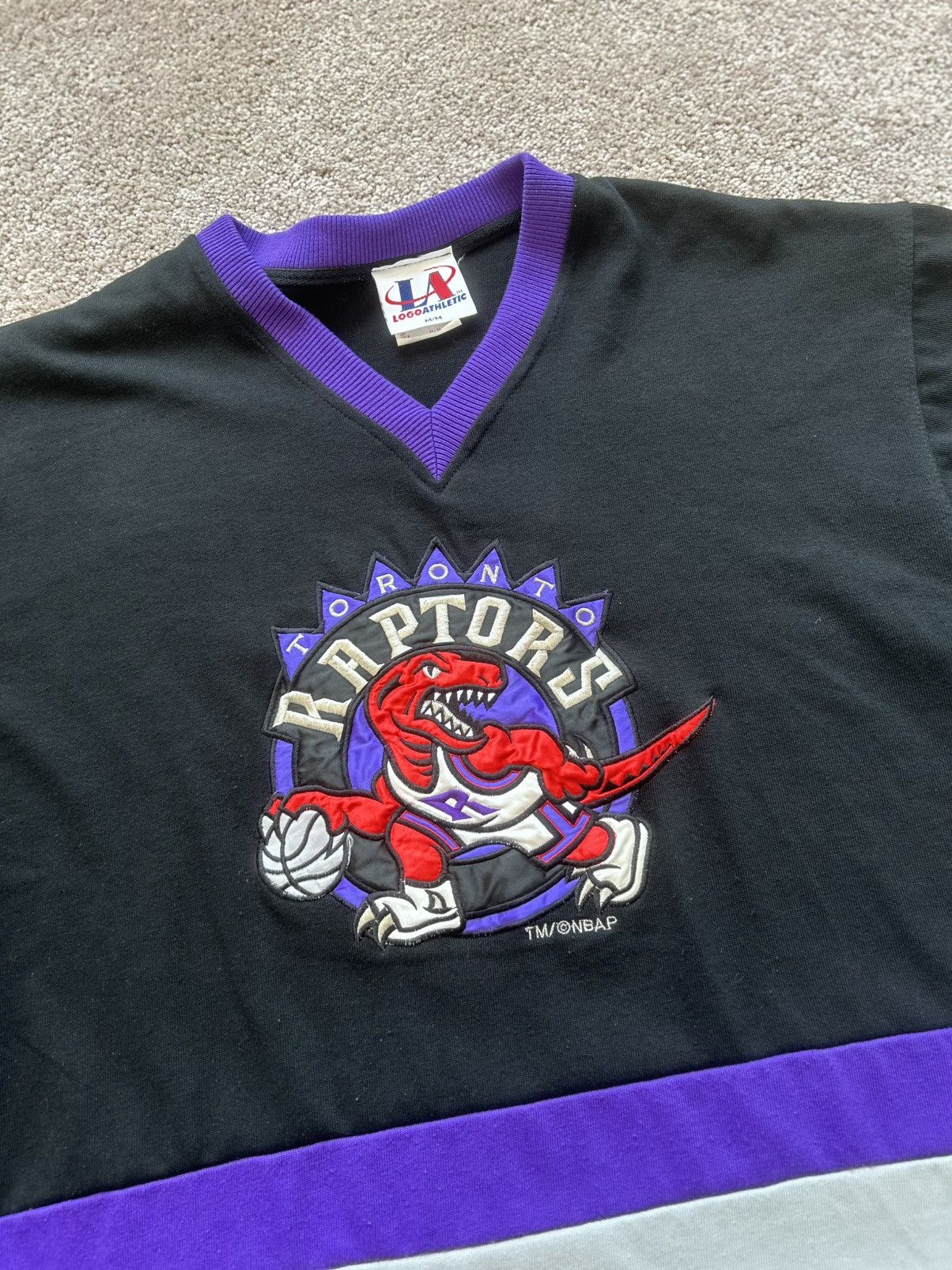 Vintage Vintage LogoAthletic Toronto Raptors Sweater Size US M / EU 48-50 / 2 - 3 Thumbnail