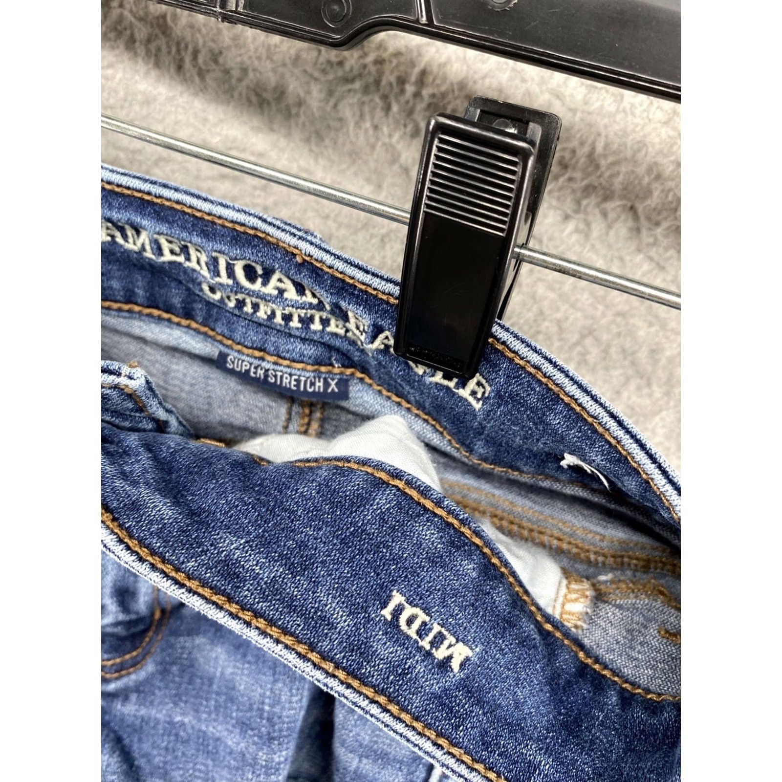 American Eagle Outfitters American Eagle Outfitters Midi Shorts Super Stretch X Blue Denim Size 0 Women’s Casual Distress 5-Pocket Regular Rise Mid Blue Size 25" / US 0 / IT 36 - 4 Thumbnail