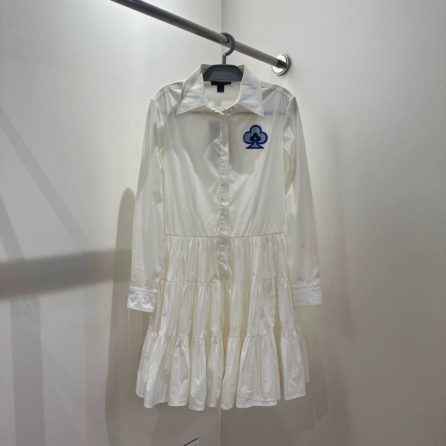Louis Vuitton Louis Vuitton apr710 chest logo white dress 36 Size XS / US 0-2 / IT 36-38 - 1 Thumbnail