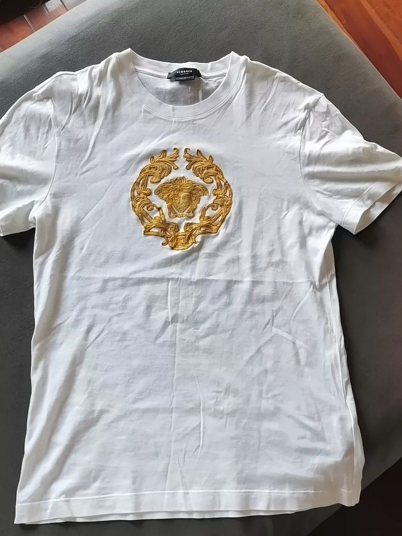 Versace Versace Embroidered crewneck short sleeves Size XS / US 0-2 / IT 36-38 - 2 Thumbnail