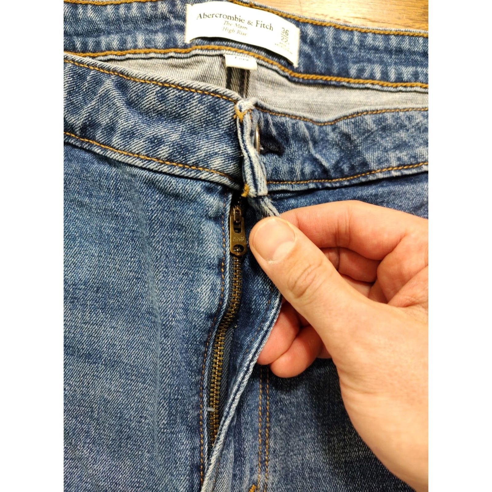 Abercrombie & Fitch Abercrombie & Fitch Jeans Women 36 Regular 24 Blue Distressed 5-Pocket Zip Mom High Rise 13 In Inseam Denim Cotton Blend Medium Wash Size 25" / US 0 / IT 36 - 3 Thumbnail