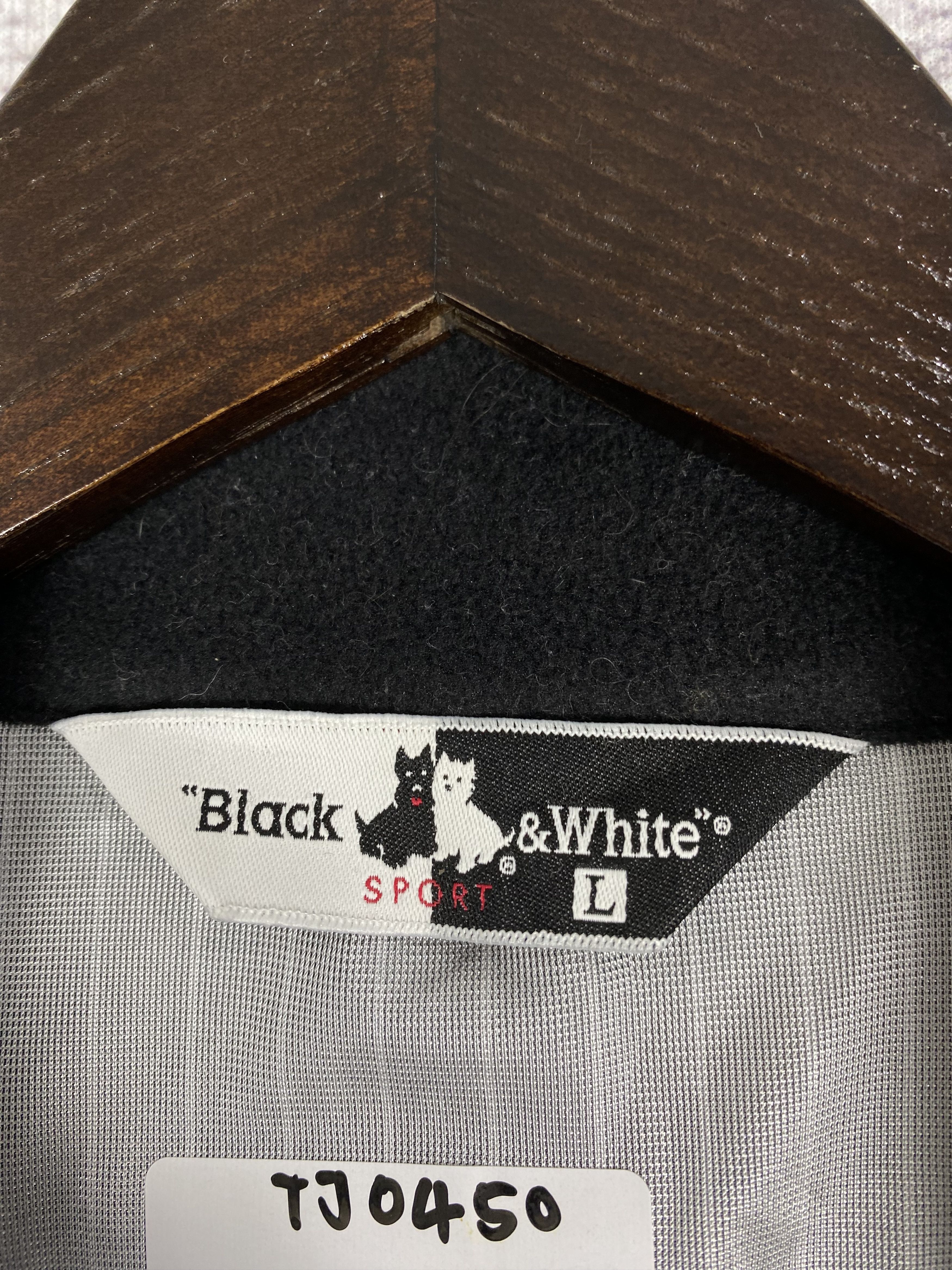 Japanese Brand Vintage Black & White Half Zipper Sweatshirts Size US L / EU 52-54 / 3 - 8 Thumbnail