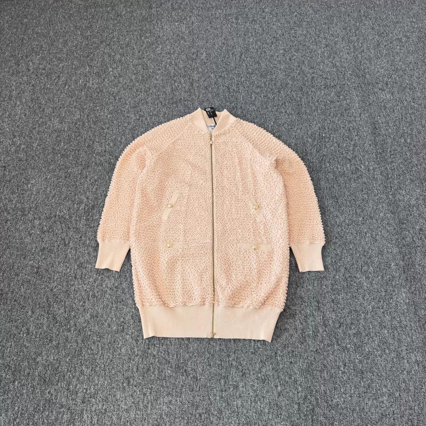 Chanel CHANEL light pink pearl button ribbed Jkt 42 Size M / US 6-8 / IT 42-44 - 1 Thumbnail