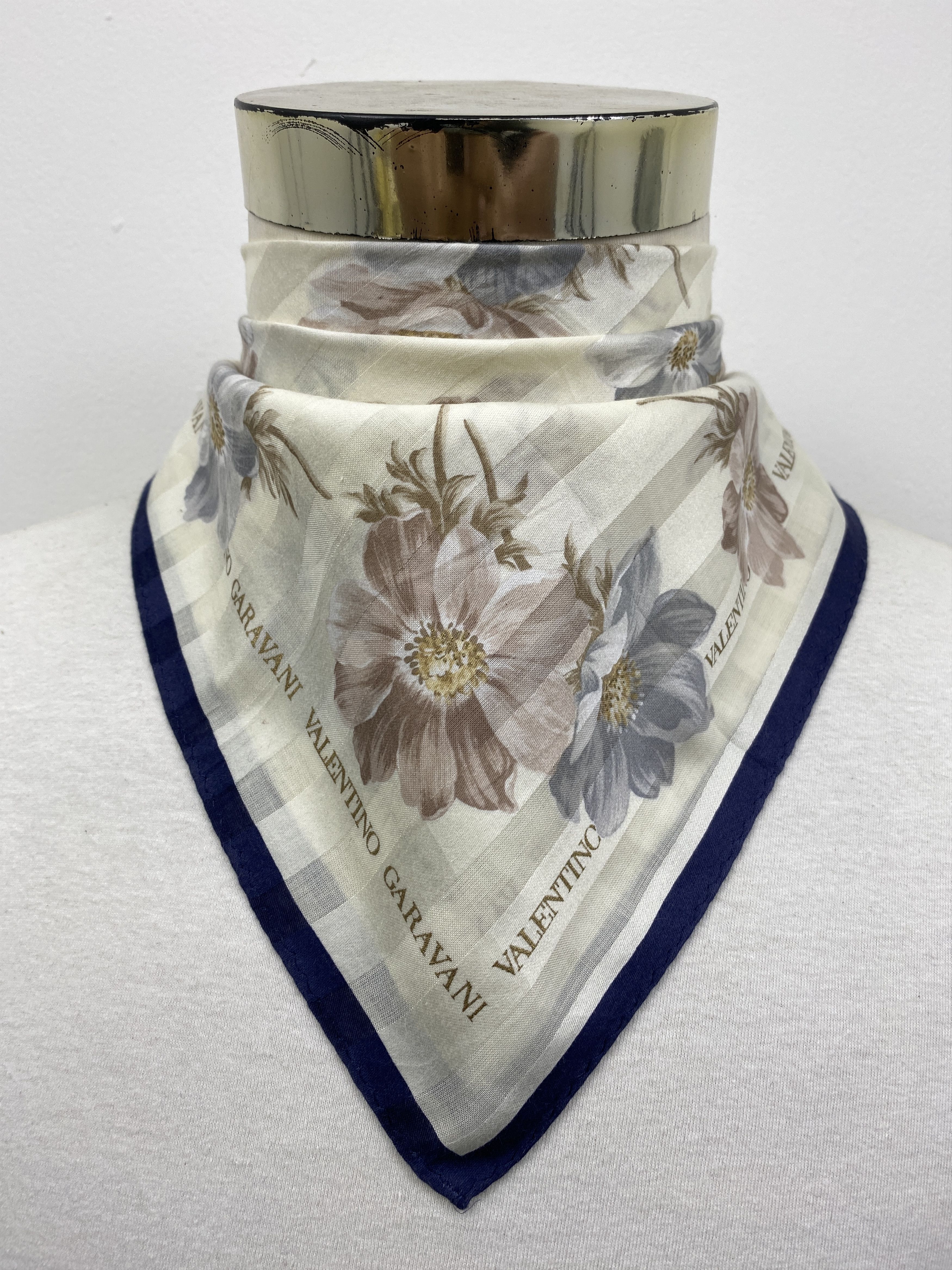 Valentino Valentino Garavani Handkerchief / Neckerchief HKC0560 Size ONE SIZE - 2 Thumbnail