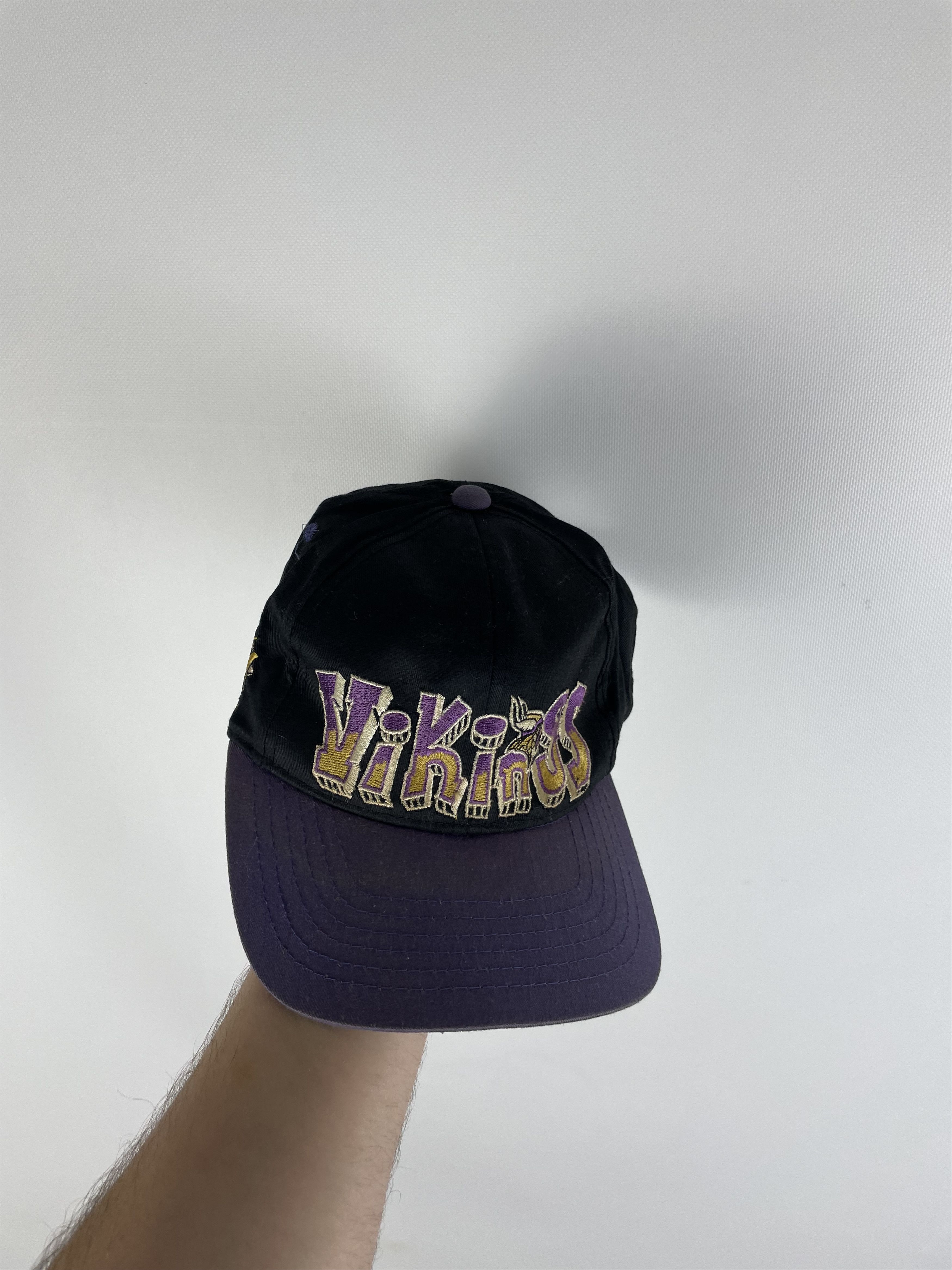 Vintage Vintage Minnesota Vikings NFL Hat Cap SnapBack Size ONE SIZE - 1 Thumbnail