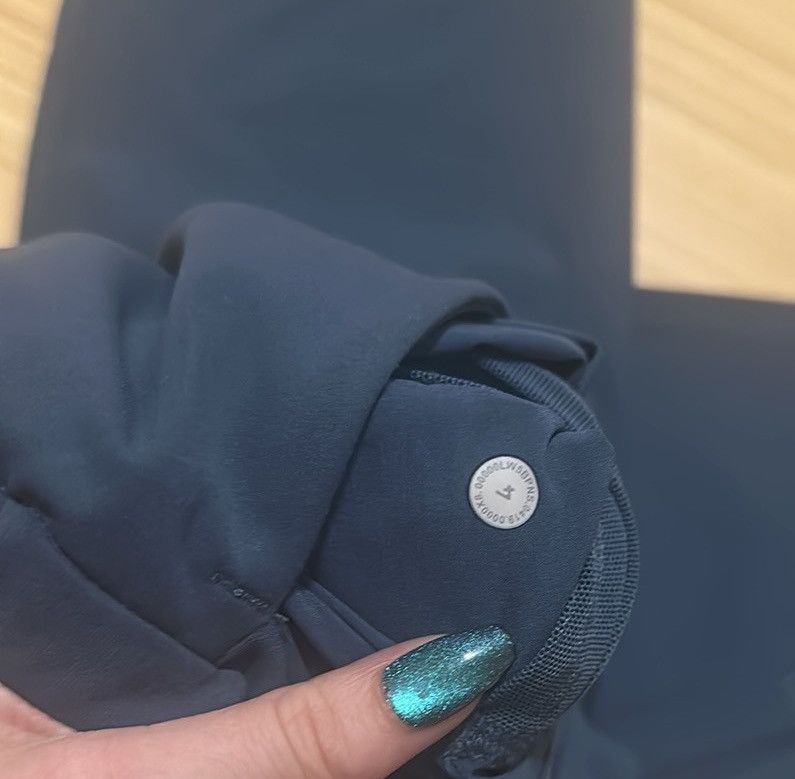 Lululemon NWOT Lululemon On the Fly 7/8 Pant in Code Blue size 4 Size 27" / US 4 / IT 40 - 8 Thumbnail