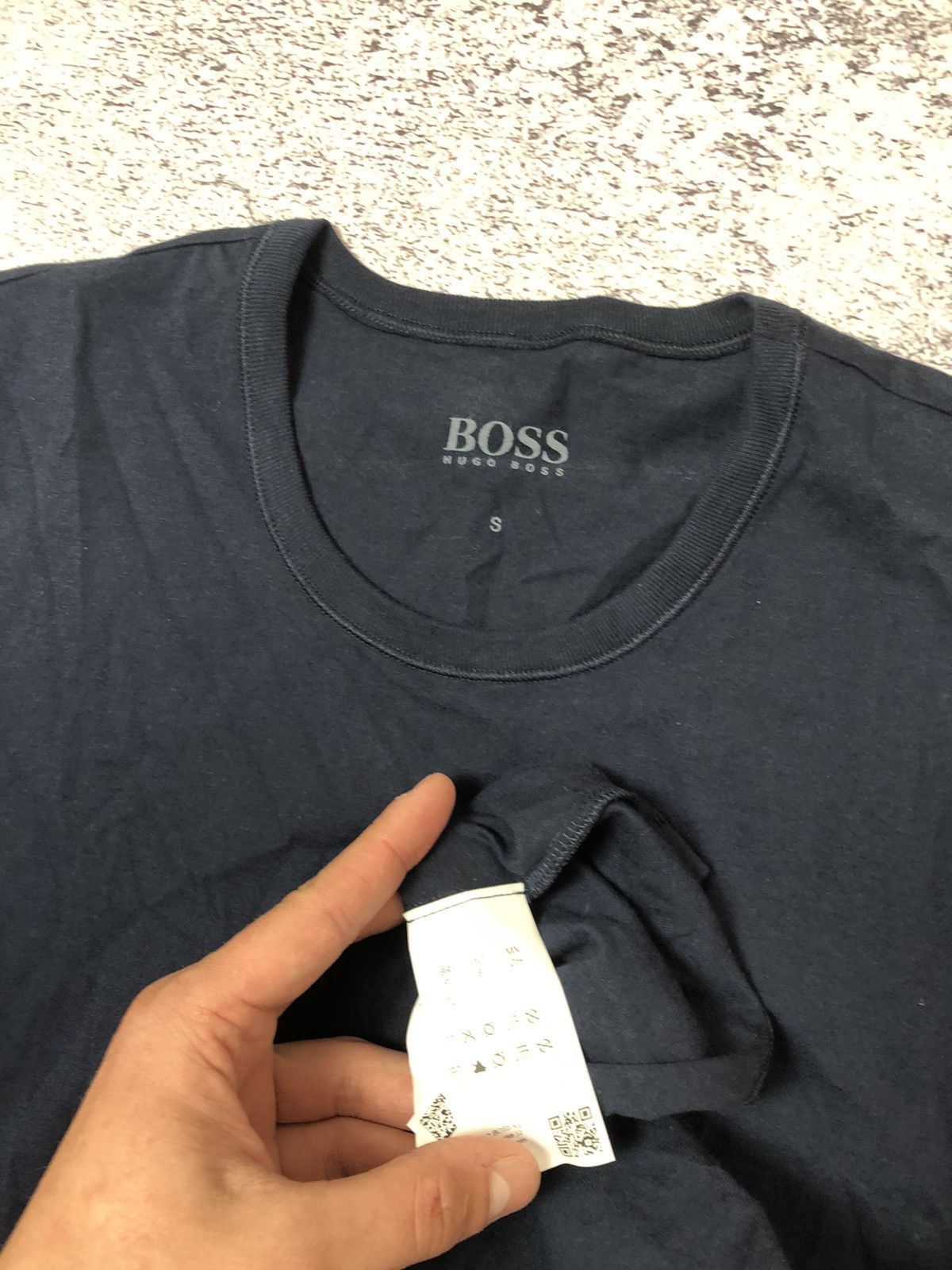 Hugo Boss Men’s t-shirt Hugo Boss size S y2k casual classic ykk Size US M / EU 48-50 / 2 - 3 Thumbnail