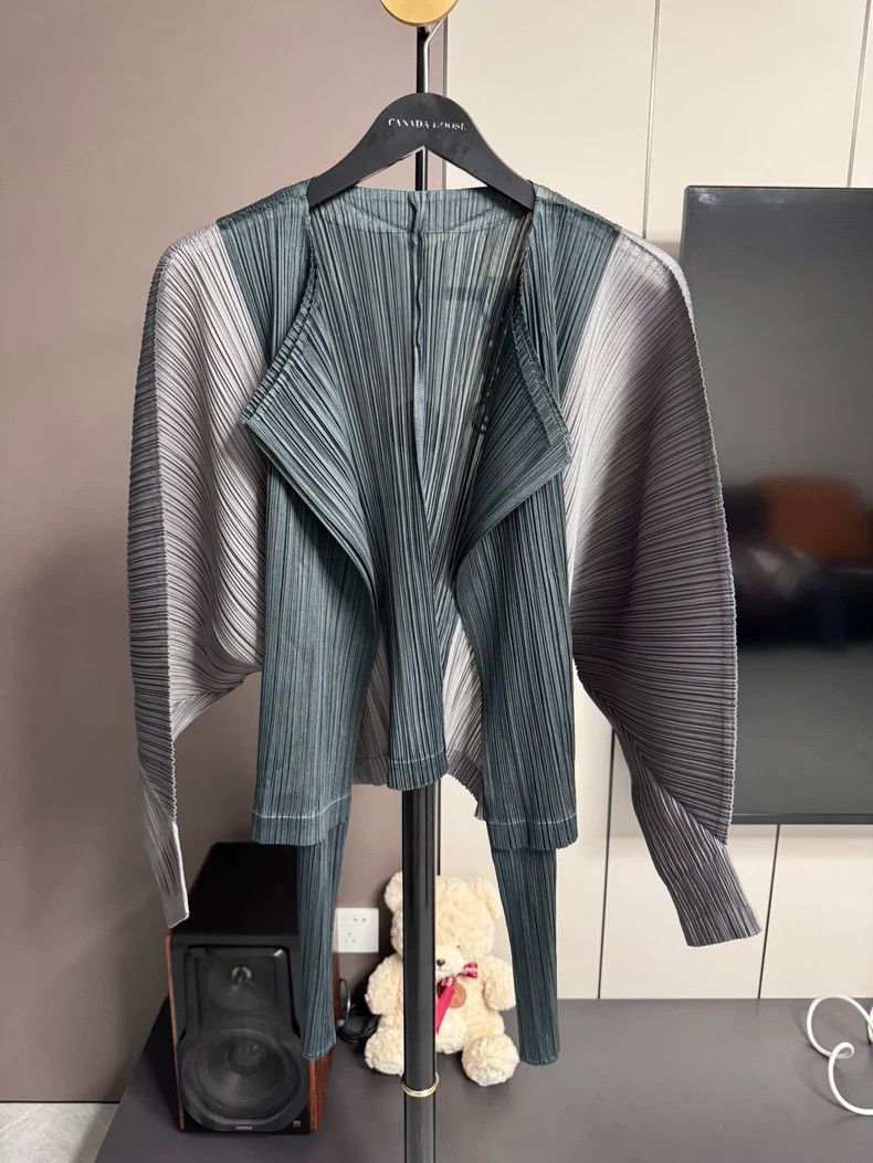 Issey Miyake PP Striped Long Sleeve Cardigan - dmc