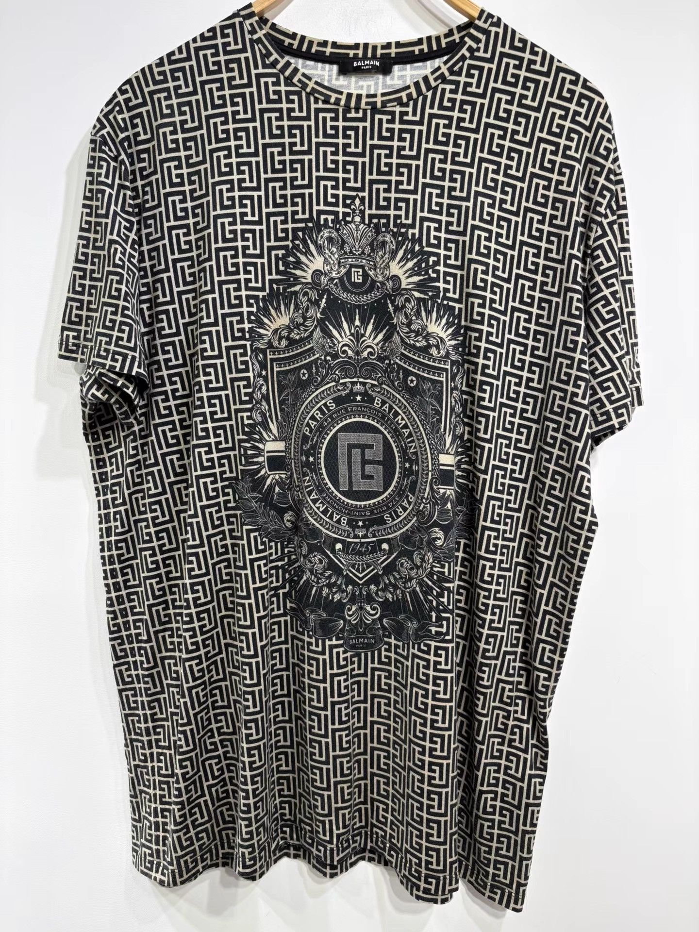Balmain BALMAIN Men's Short Sleeve K29 Size US M / EU 48-50 / 2 - 1 Thumbnail