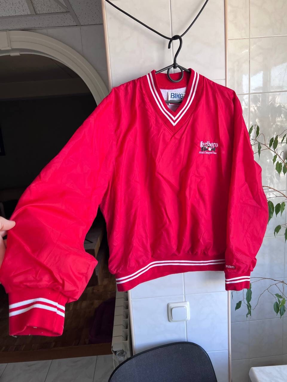 Marlboro Vintage MARLBORO World Champion Team Racing Nylon Sweatshirt Size US L / EU 52-54 / 3 - 4 Thumbnail