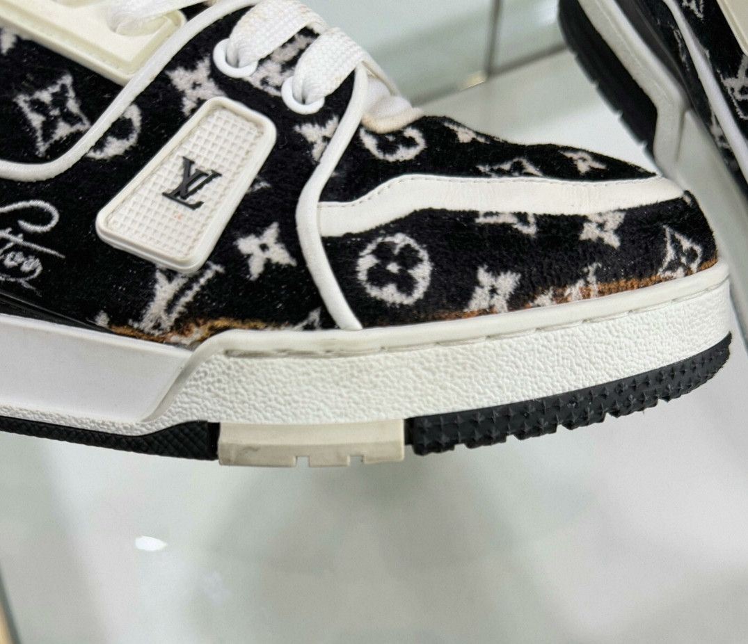 Louis Vuitton Louis Vuitton Black and White Trainer Lace Up Low Top Fash Size US 7 / EU 40 - 6 Thumbnail