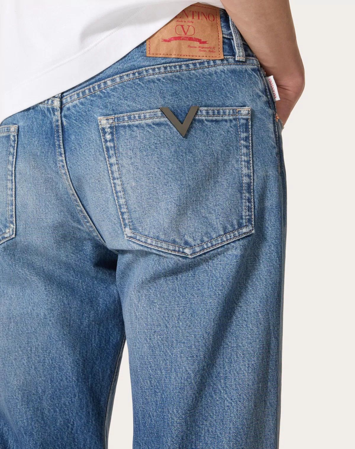 Valentino oc11z0625 Denim Trousers Metallic V Detail in Denim Blue Size US 29 - 7 Thumbnail