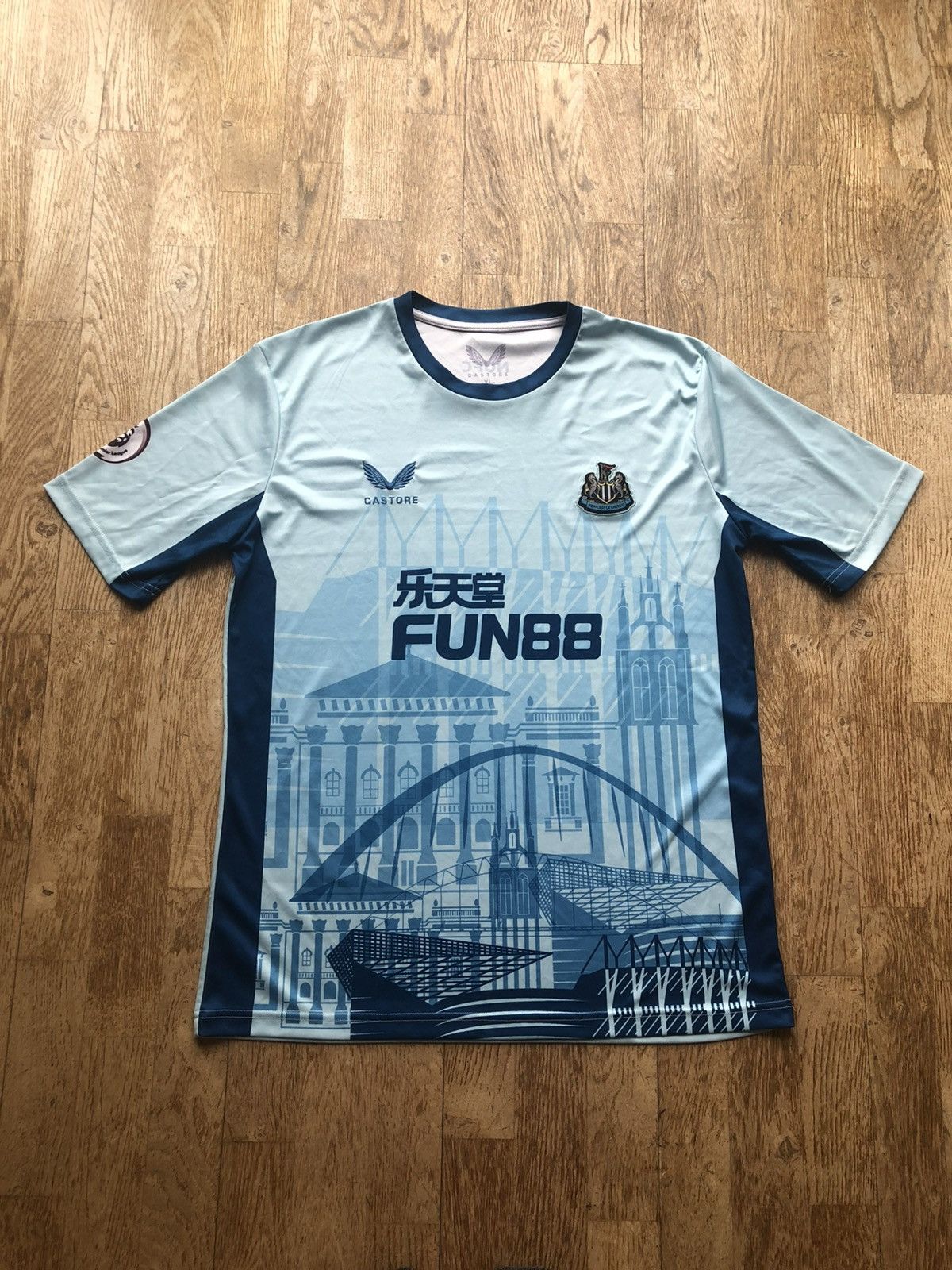 Vintage NEWCASTLE UNITED FOOTBALL VINTAGE SOCCER JERSEY Size US S / EU 44-46 / 1 - 1 Thumbnail