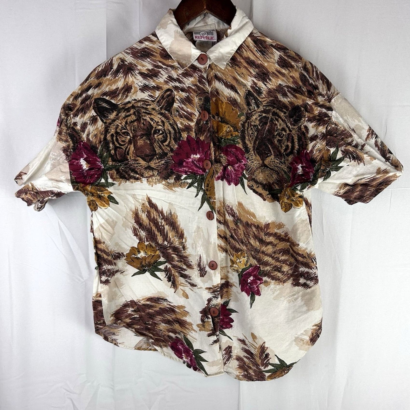Vintage VINTAGE Denim Republic Shirt Womens Medium Tiger Animal Safari Button Up Made USA 80s 90s Lion Animals Beige Cotton Denim Short Sleeve Women Mens? Size M / US 6-8 / IT 42-44 - 2 Thumbnail