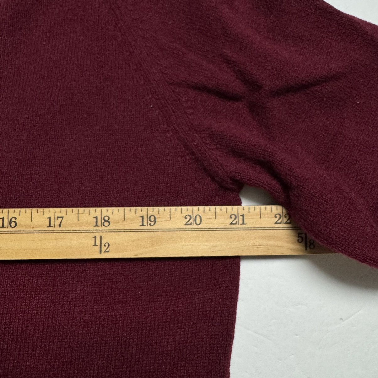 Saks Fifth Avenue Vintage Saks Fifth Avenue Virgin Wool V-Neck Sweater Size US L / EU 52-54 / 3 - 6 Thumbnail