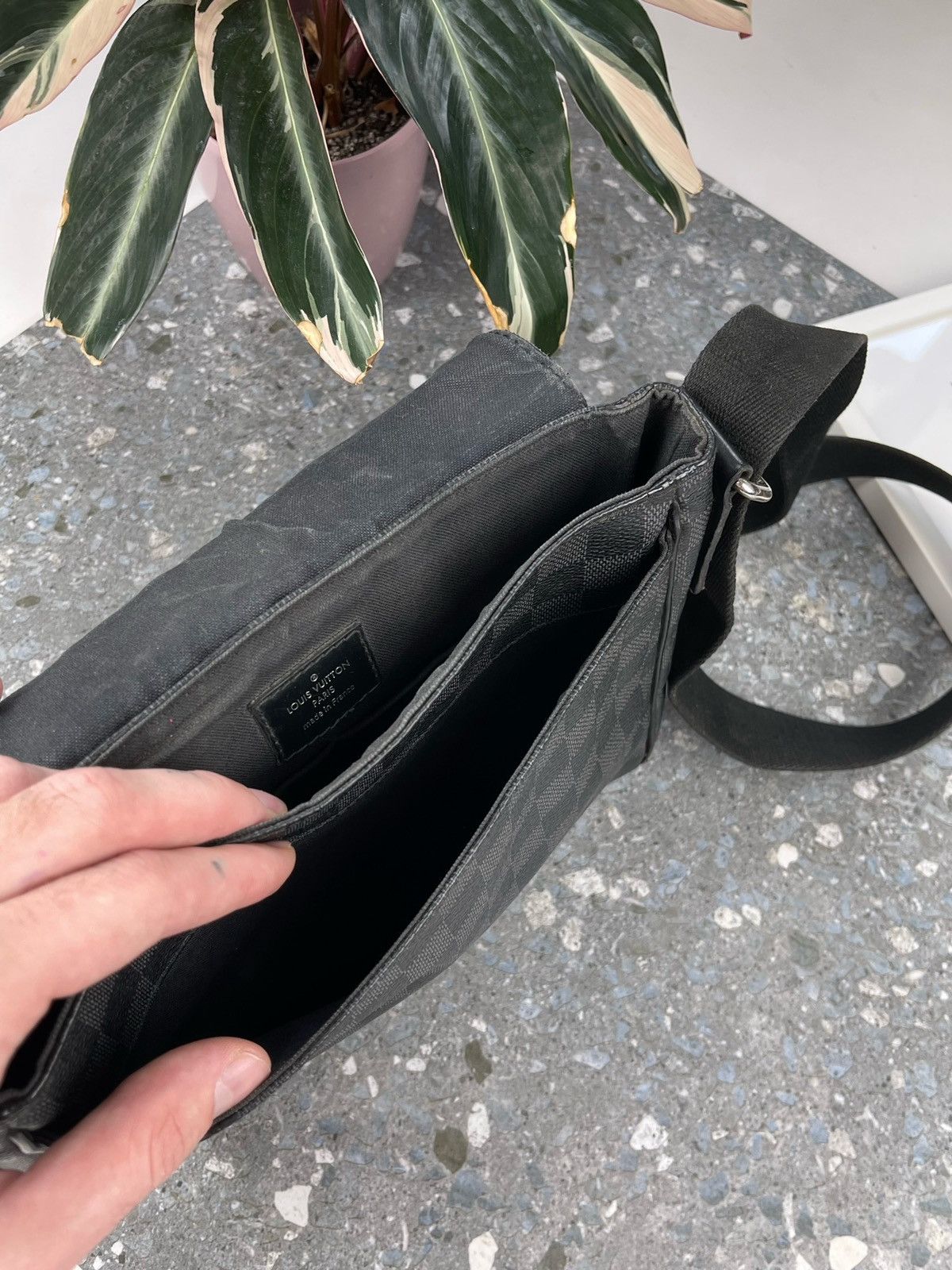 Louis Vuitton Luis Vuitton PM Graphite Messenger Bag / Black Size ONE SIZE - 19 Thumbnail