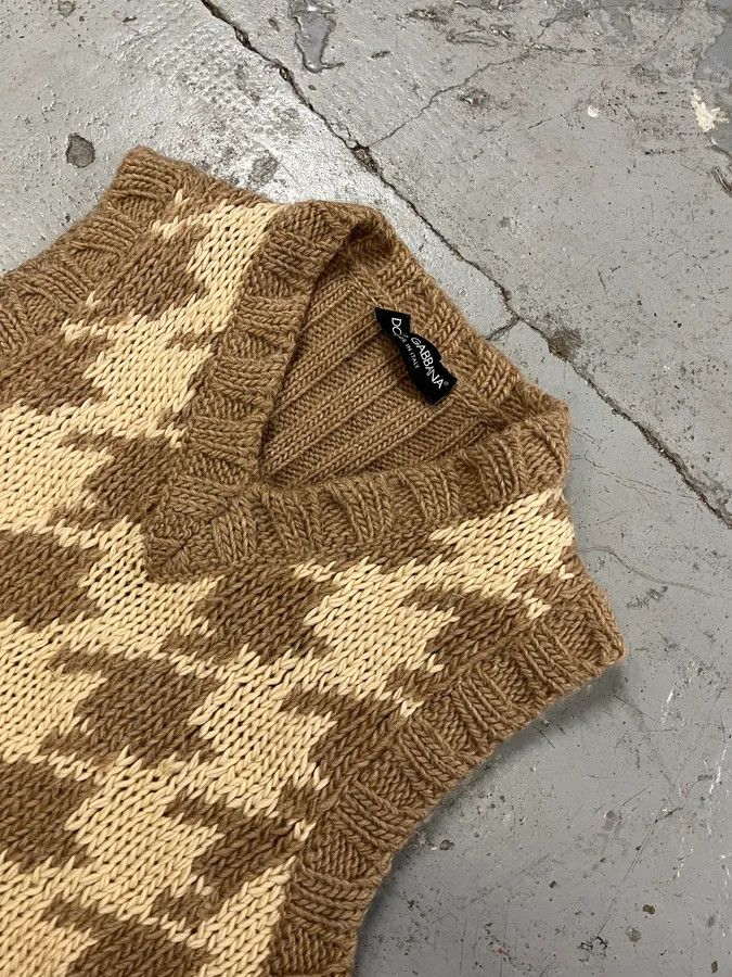 Dolce & Gabbana 2000s Dolce & Gabbana Beige Houndstooth Sleeveless Sweater Size US S / EU 44-46 / 1 - 4 Thumbnail
