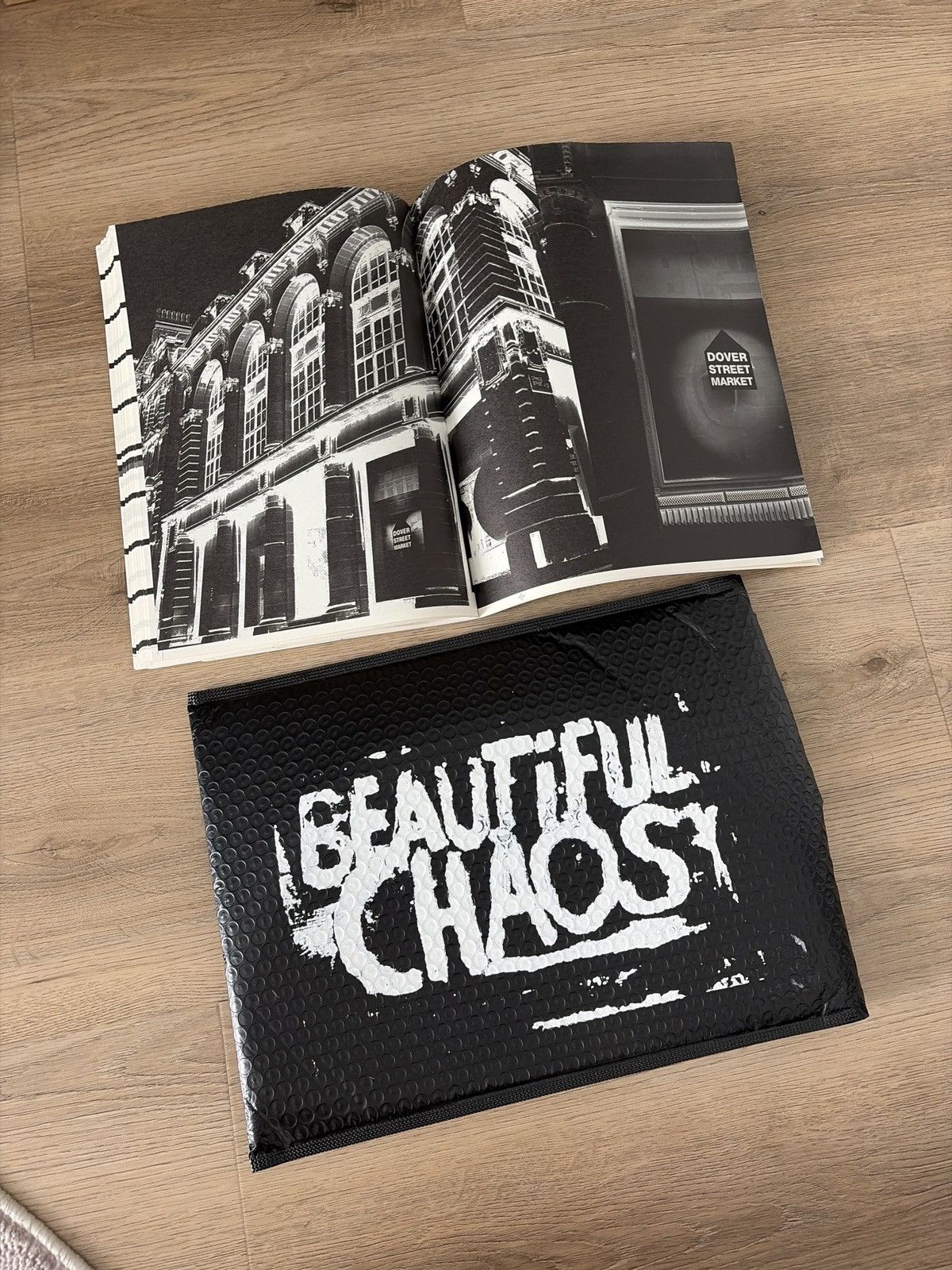 Dover Street Market Dover Street Market “beautiful chaos” magazine book Size ONE SIZE - 1 Thumbnail
