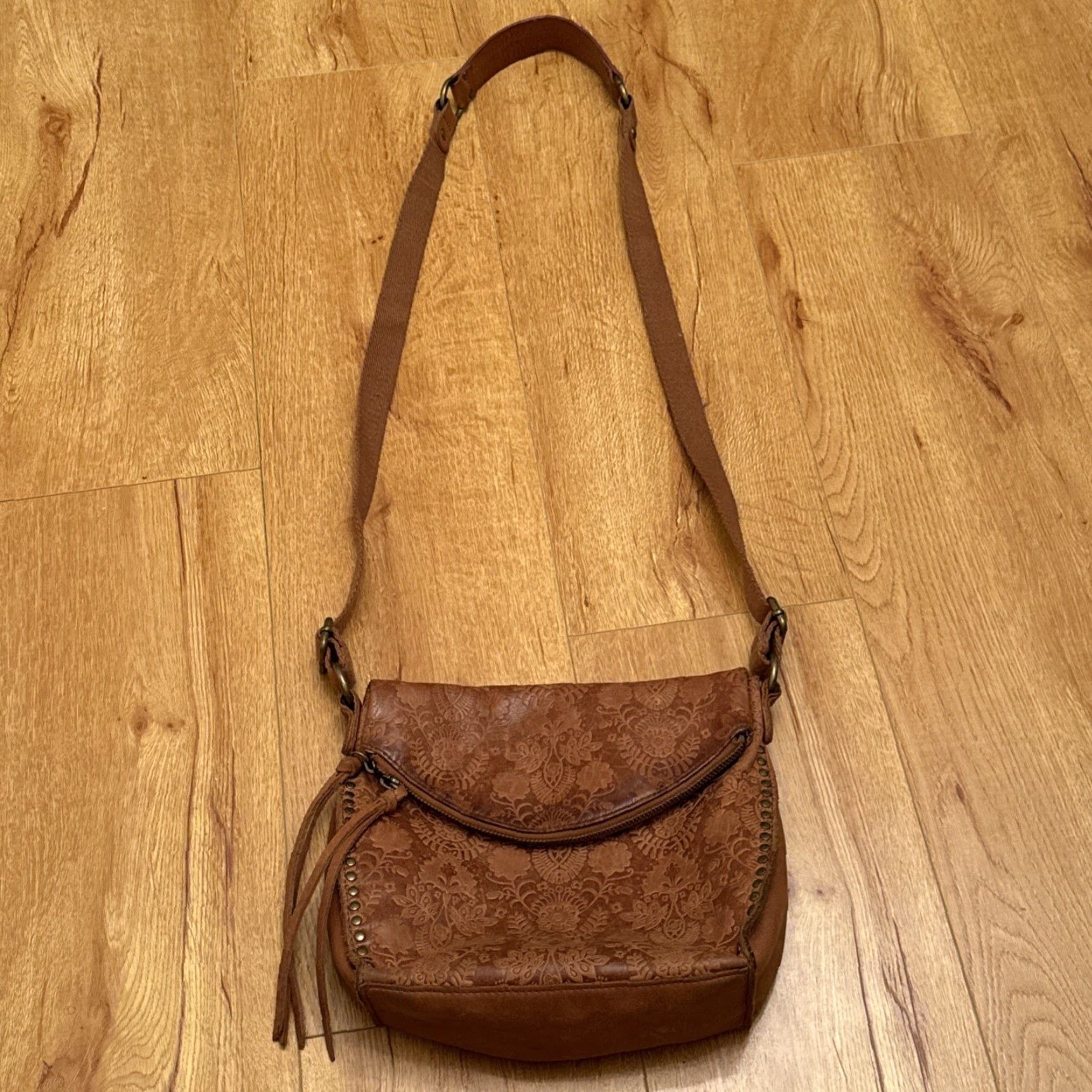 The Sak VINTAGE The SAK Women’s Silverlake Leather Crossbody Bag Tooled Leather Boho Purse Size ONE SIZE - 2 Thumbnail