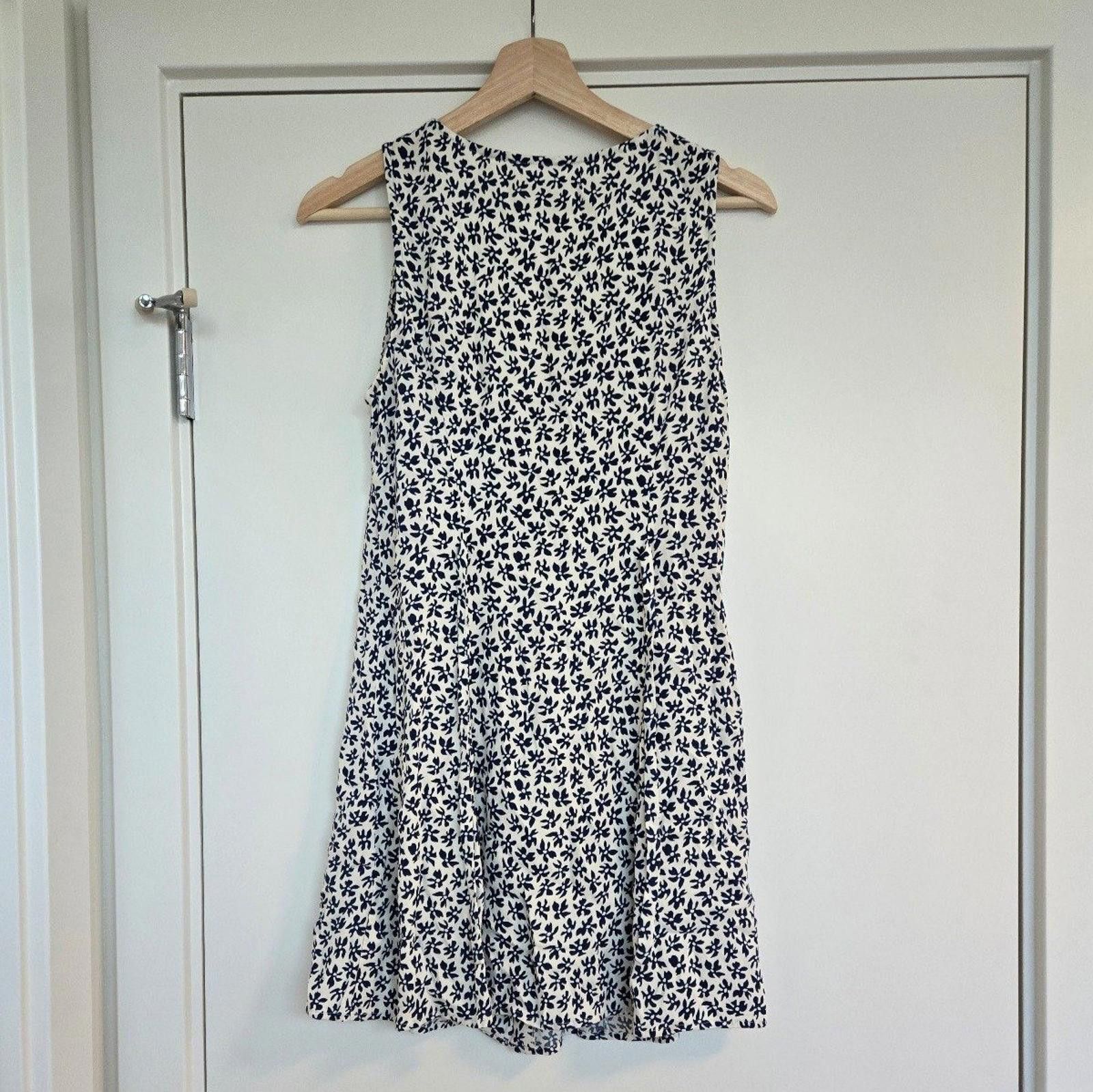 Other Reformation Rylin Dress in Blue Floral White Size S / US 4 / IT 40 - 6 Thumbnail
