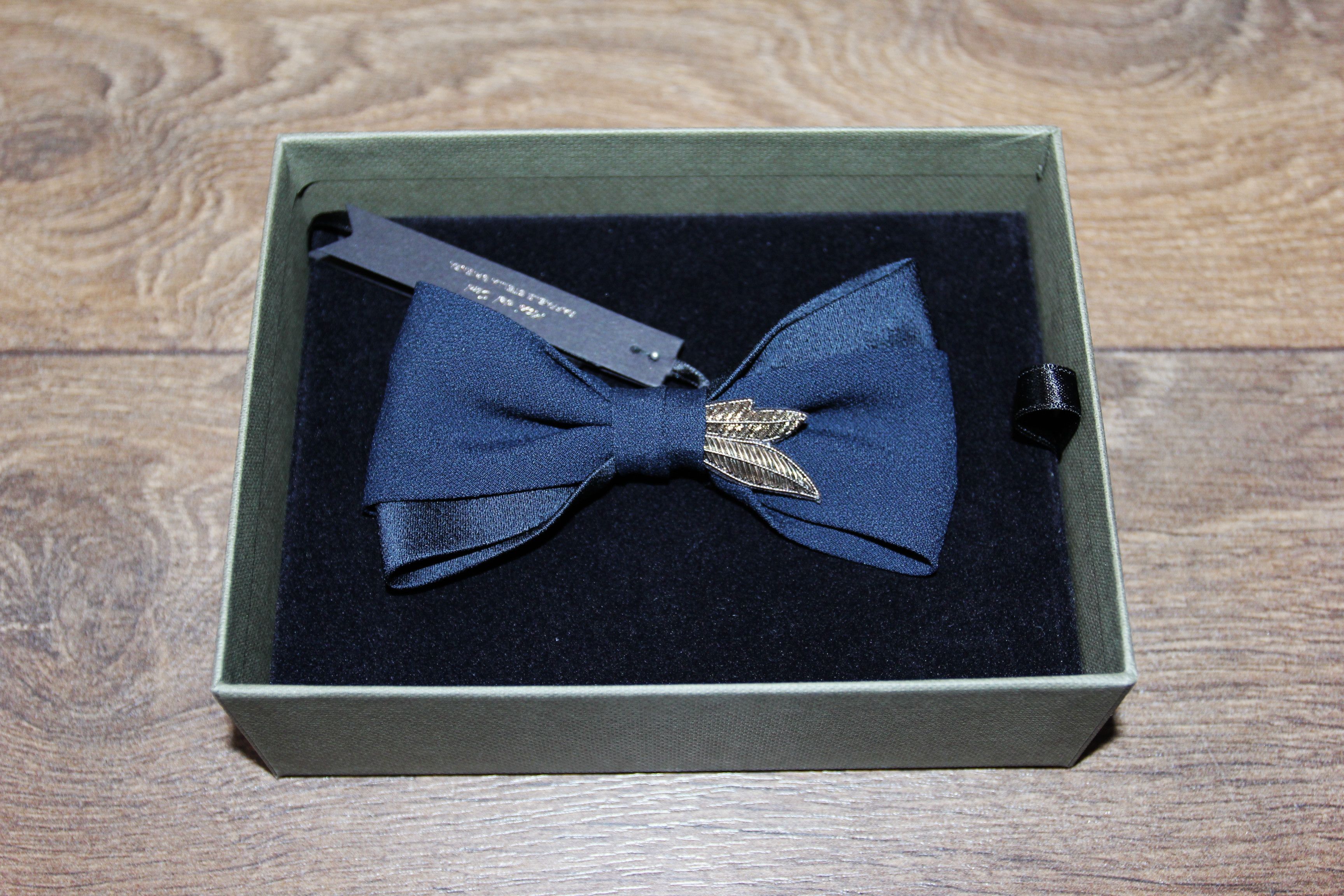 Other BNWT SS23 MANI DEL SUD SILVERY LEAF NAVY BOWTIE Size ONE SIZE - 1 Thumbnail
