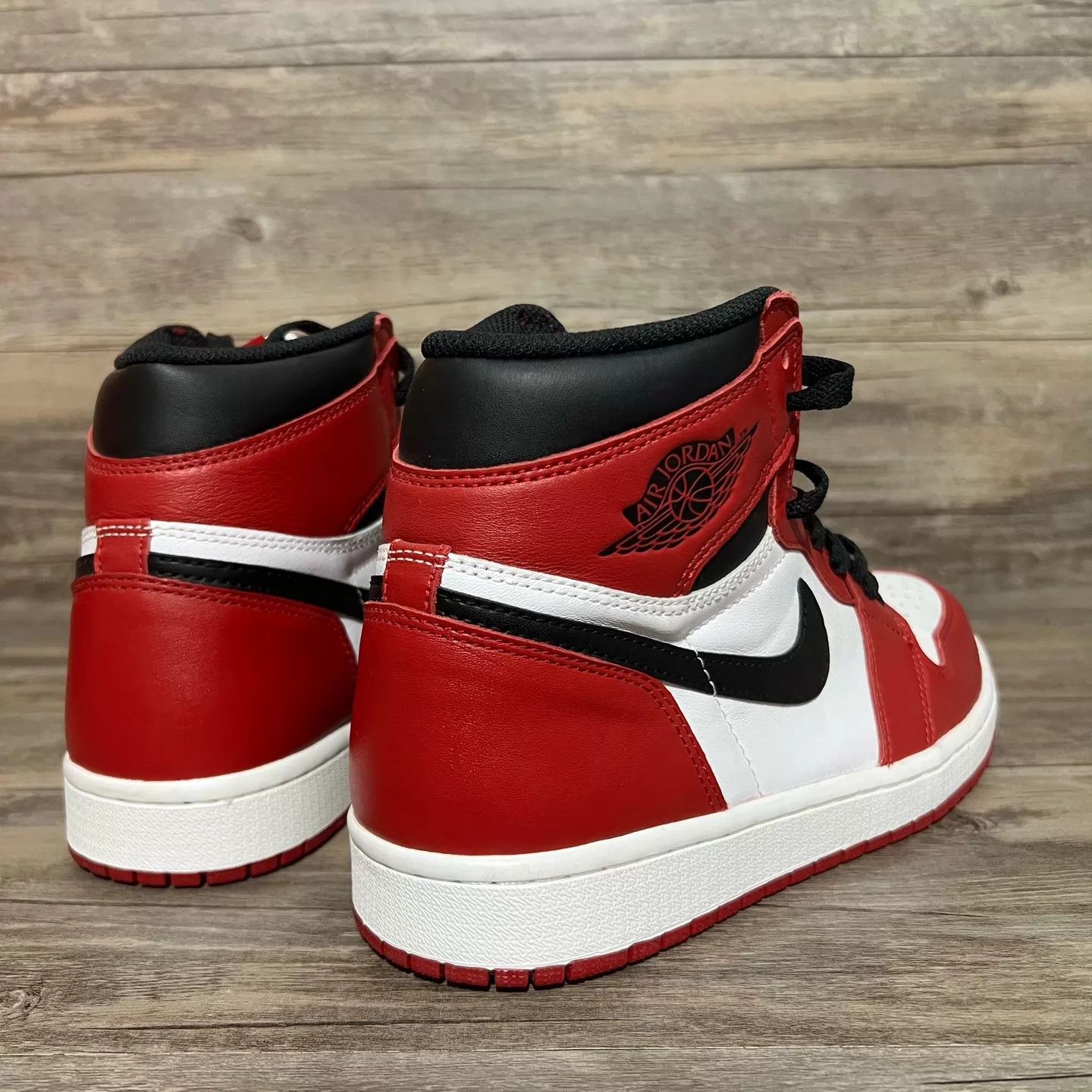 Nike Air Jordan 1 Chicago OG 2015 42.5 Worn Once Size US 9.5 / EU 42-43 - 3 Thumbnail