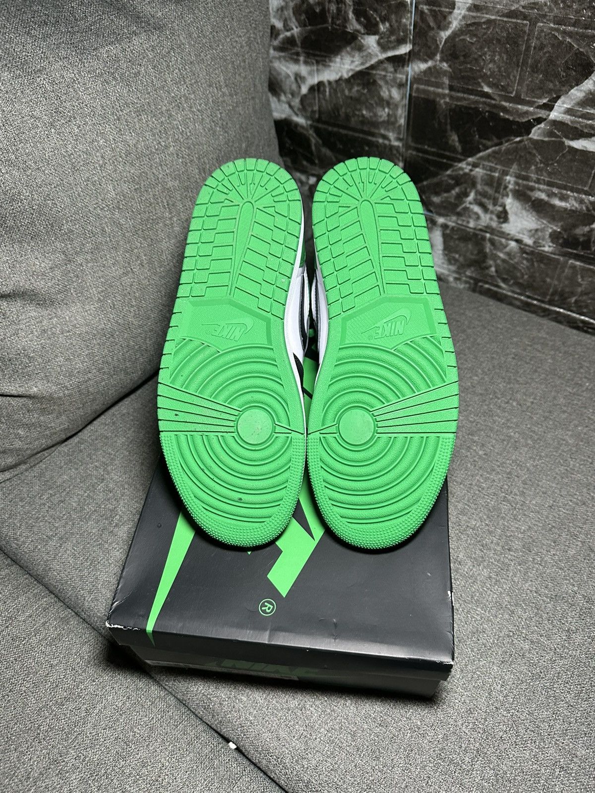 Jordan Brand × Nike Jordan 1 High OG Lucky Green Size US 9 / EU 42 - 7 Thumbnail