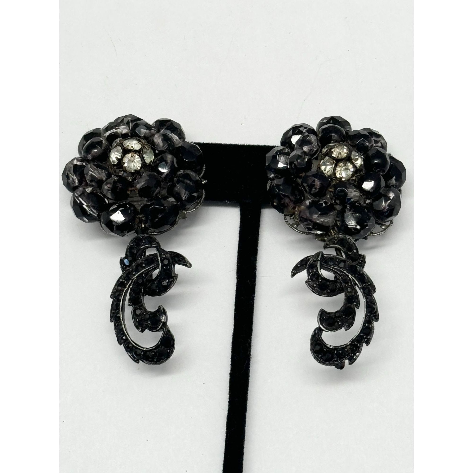 Vintage Vintage black crystal beaded rhinestone earrings Size ONE SIZE - 1 Thumbnail