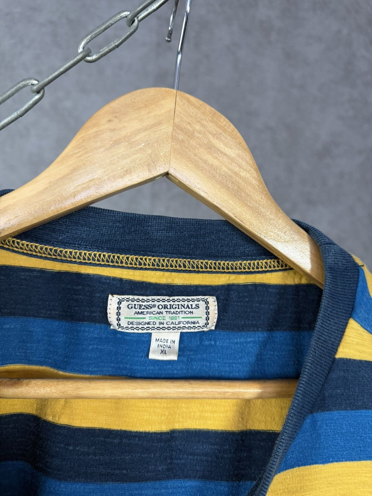 Guess Guess designer crazy center logo tee Size US M / EU 48-50 / 2 - 4 Thumbnail