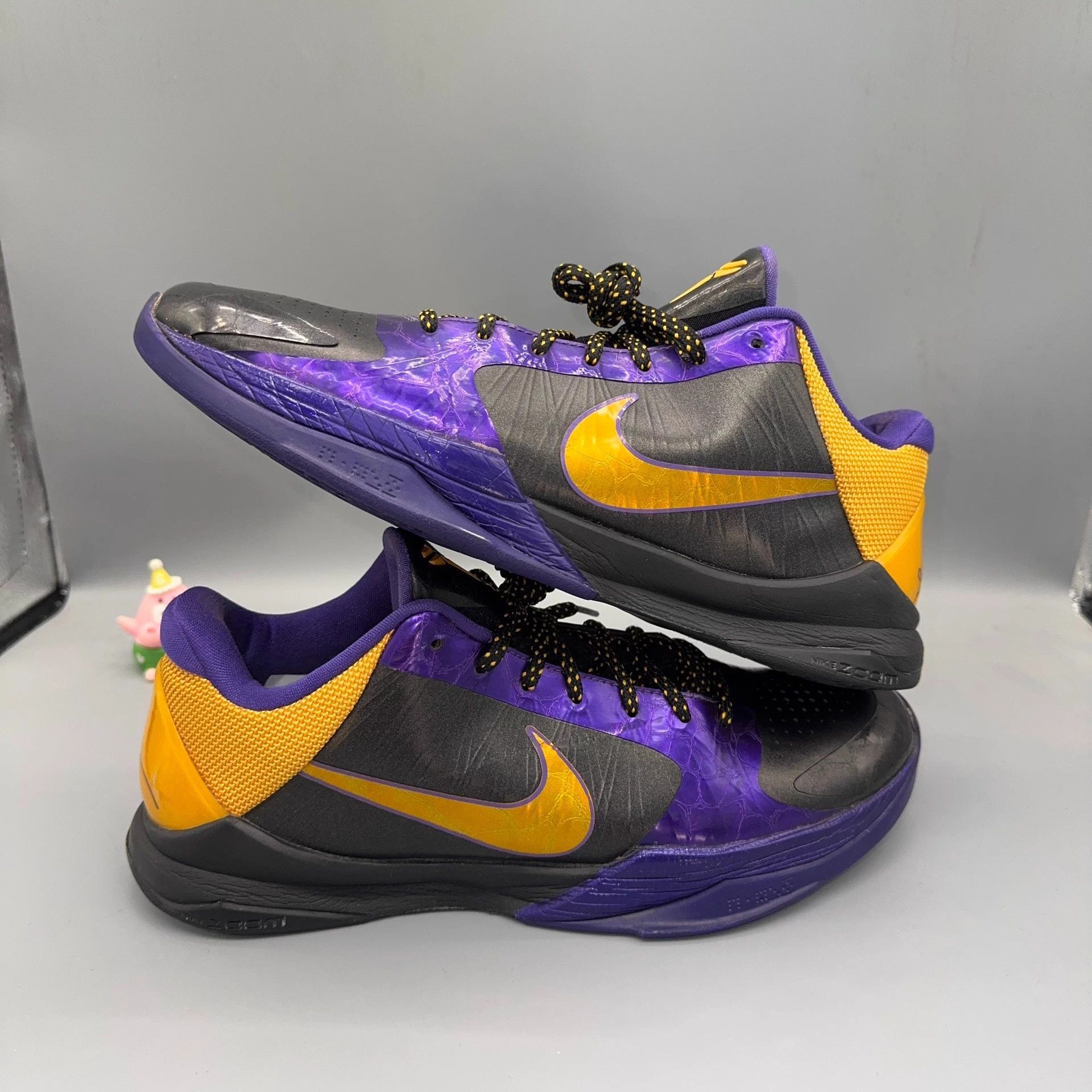 Nike Nike Kobe 5 Purple Gold 43 (Slight Wear) Size US 10 / EU 43 - 5 Thumbnail