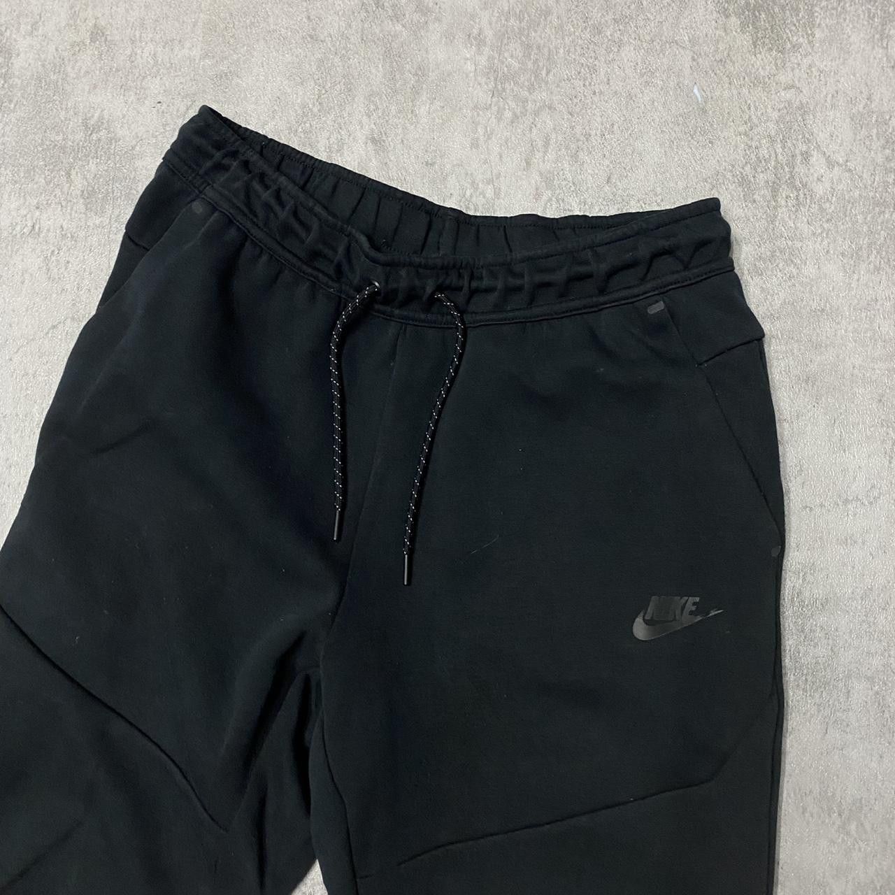 Nike Black Nike tech fleece joggers Size US 32 / EU 48 - 2 Thumbnail