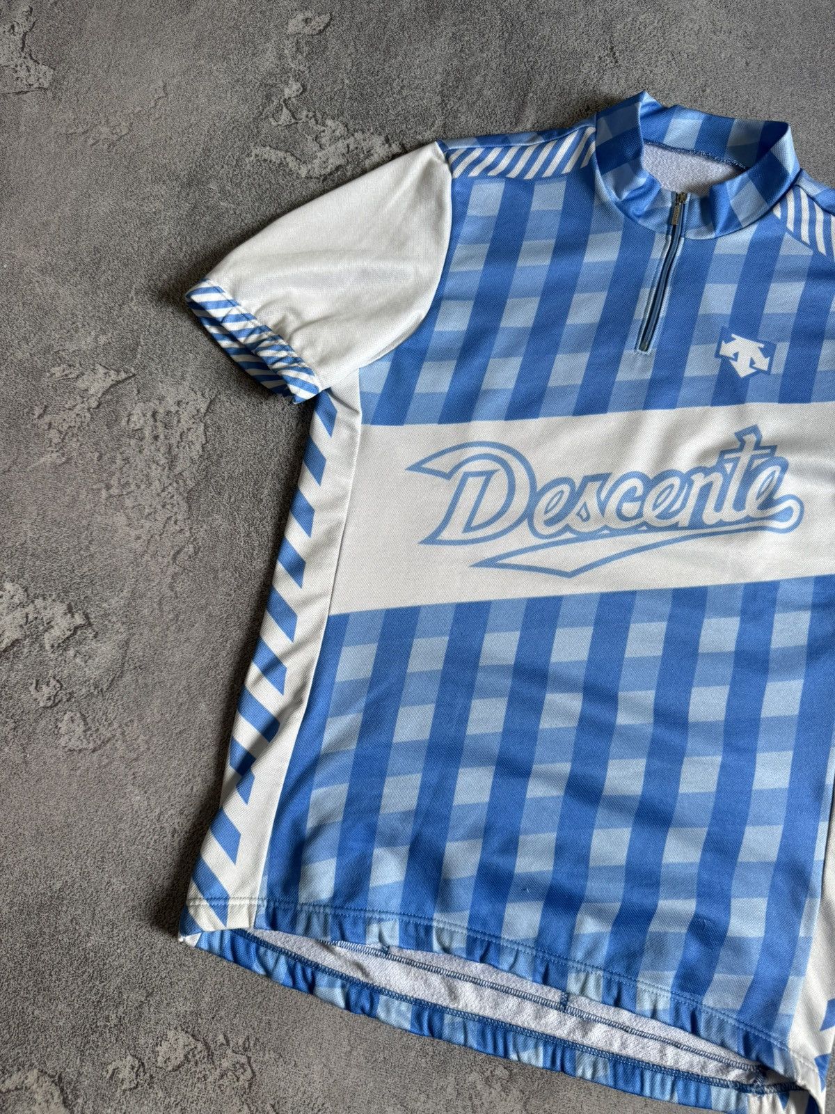 Vintage Descente L all printed vintage cycling jersey tee T-shirt Size US L / EU 52-54 / 3 - 7 Thumbnail