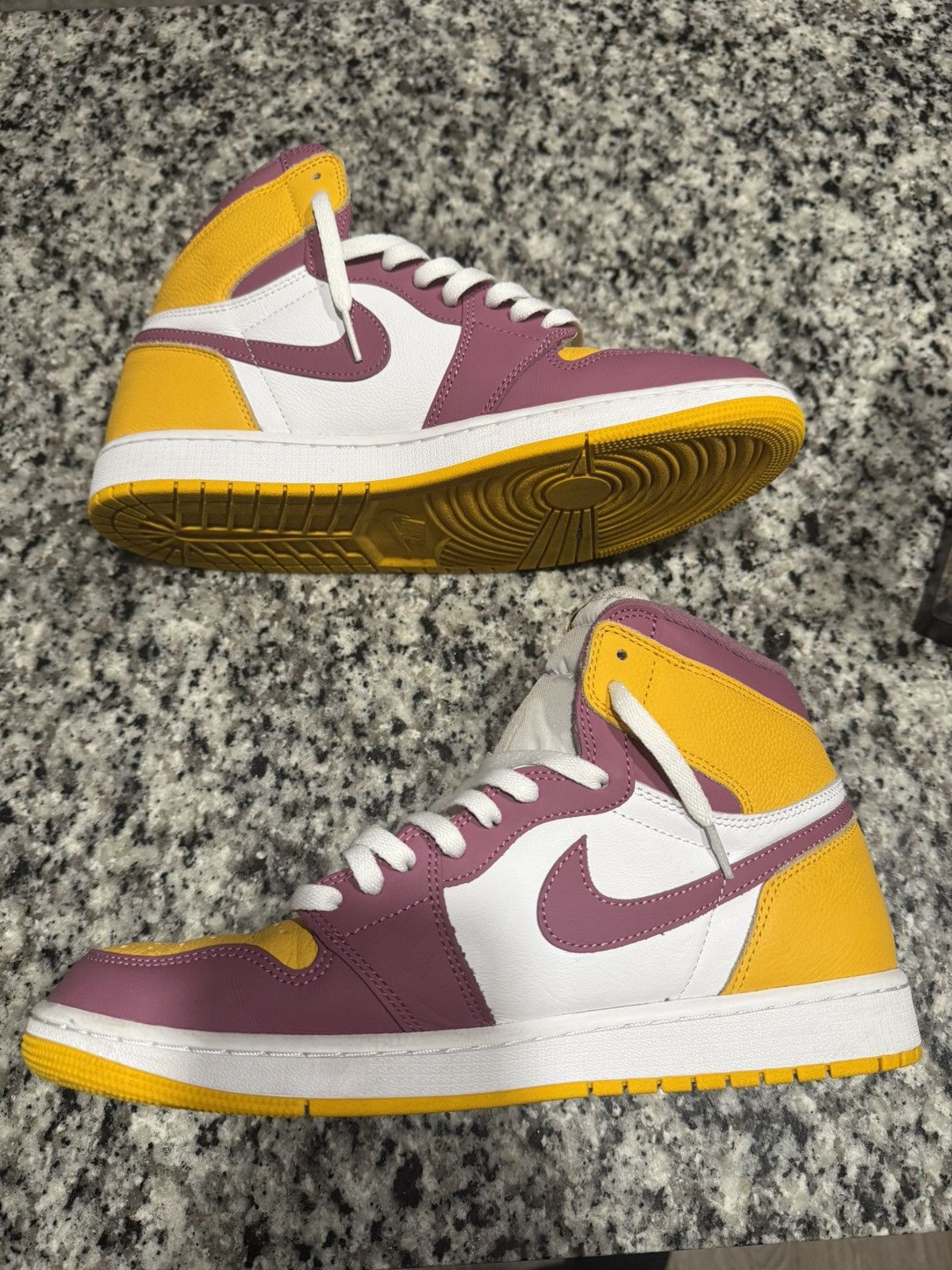 Jordan Brand Jordan 1 “Brotherhood” Size US 12 / EU 45 - 1 Thumbnail