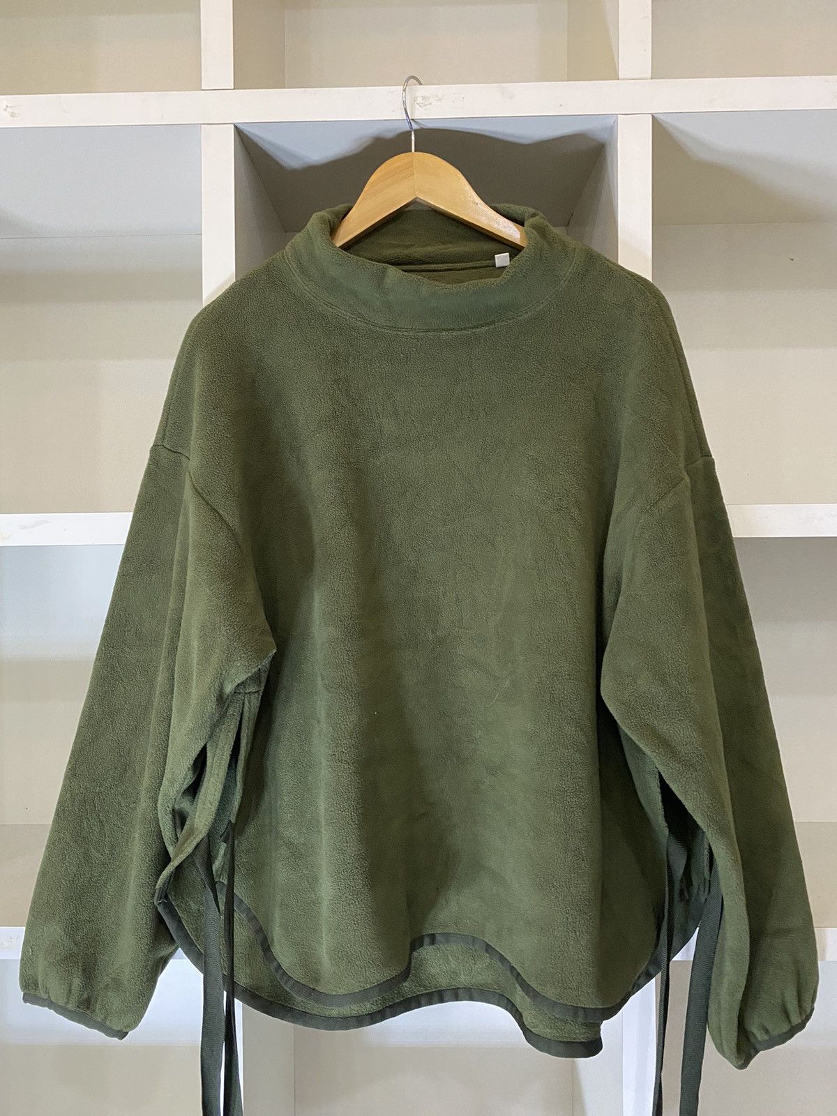 Uniqlo × White Mountaineering Uniqlo White Mountaineering fleece Sweater Size XL / US 12-14 / IT 48-50 - 1 Thumbnail