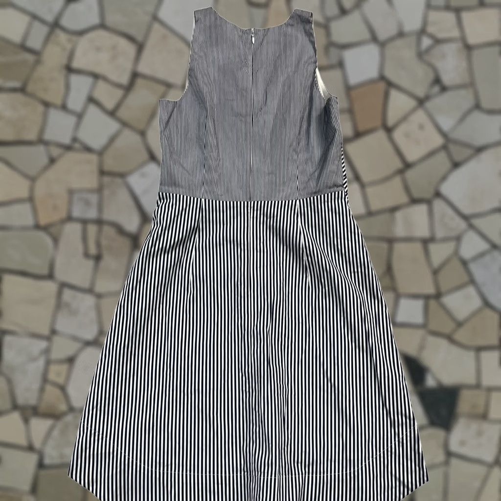 Ann Taylor VINTAGE? Women’s Ann Taylor Dress Sundress Knee Length Striped Twist Front Blue 4 Womens Regular Cotton Back Zipper 100% Cotton blue? Size S / US 4 / IT 40 - 1 Thumbnail